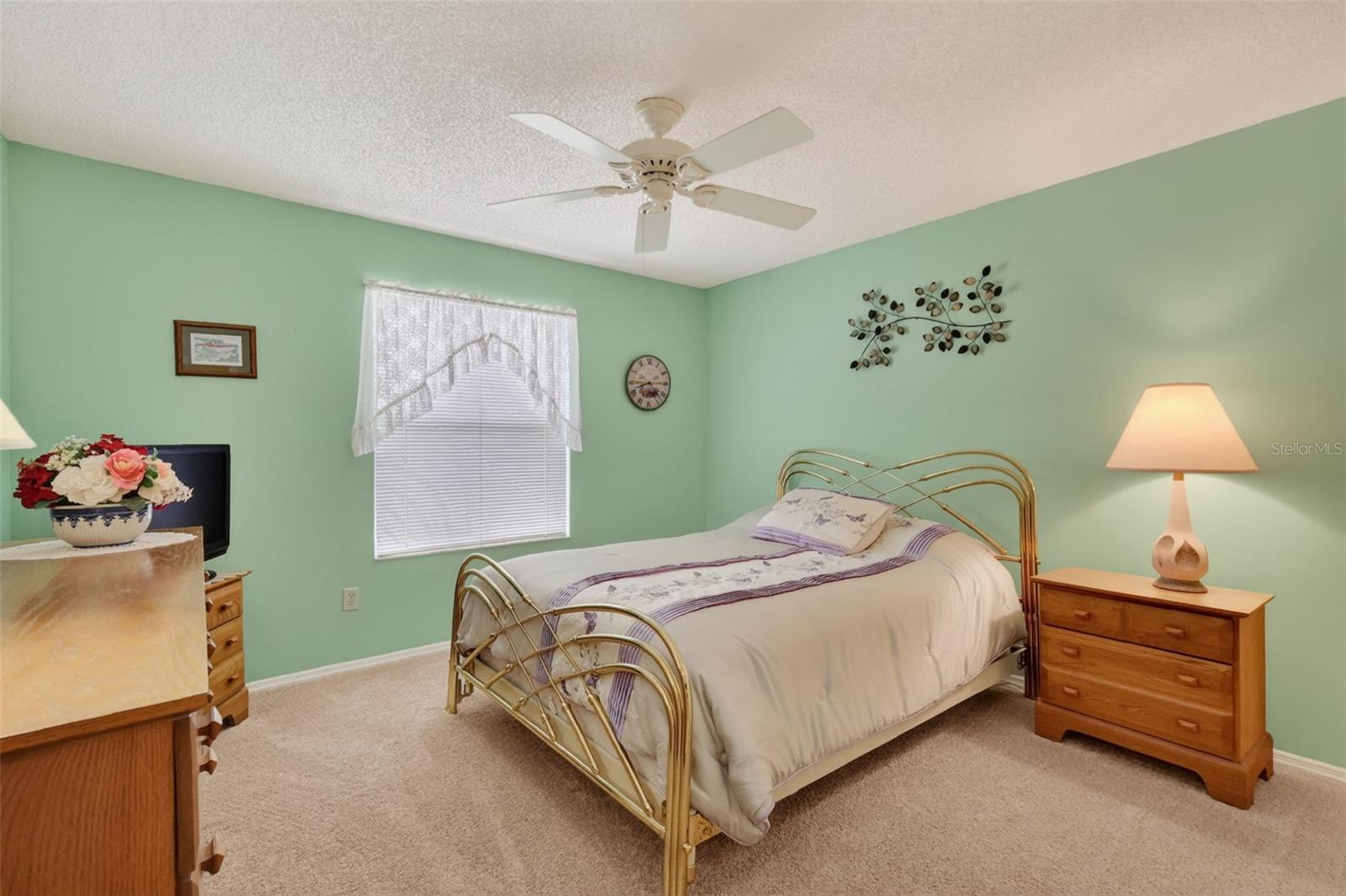 Listing photo id 17 for 1460 Crestwood Lane