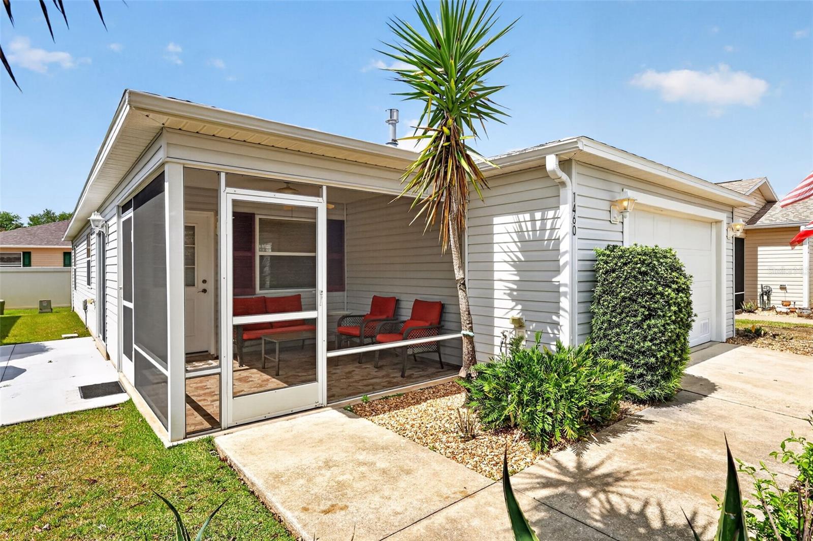 Listing photo id 0 for 1460 Crestwood Lane