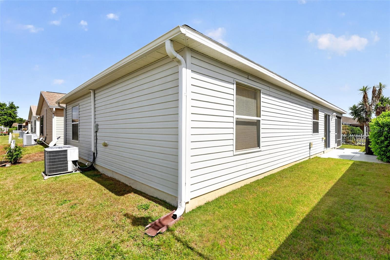 Listing photo id 22 for 1460 Crestwood Lane