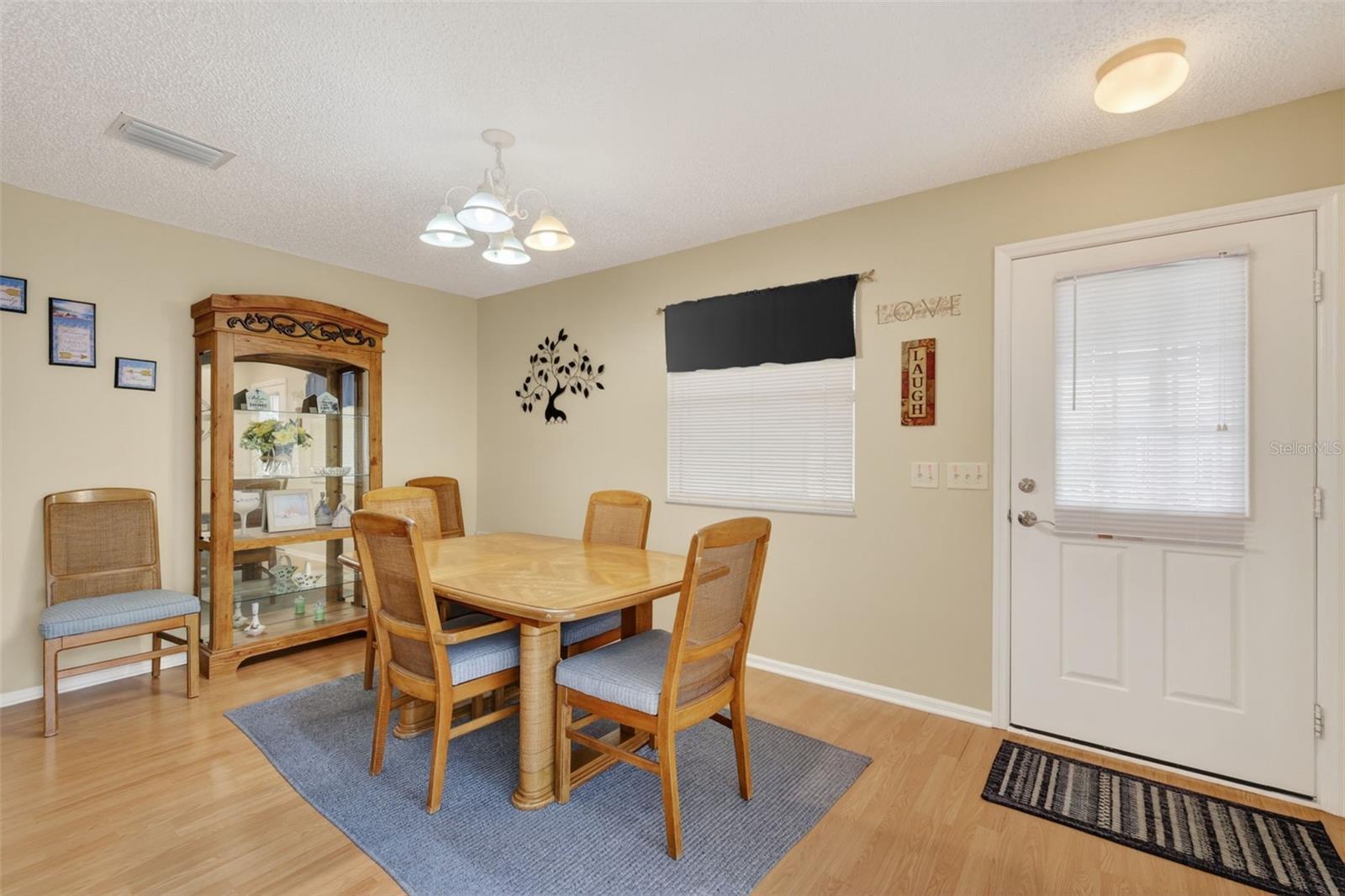 Listing photo id 3 for 1460 Crestwood Lane