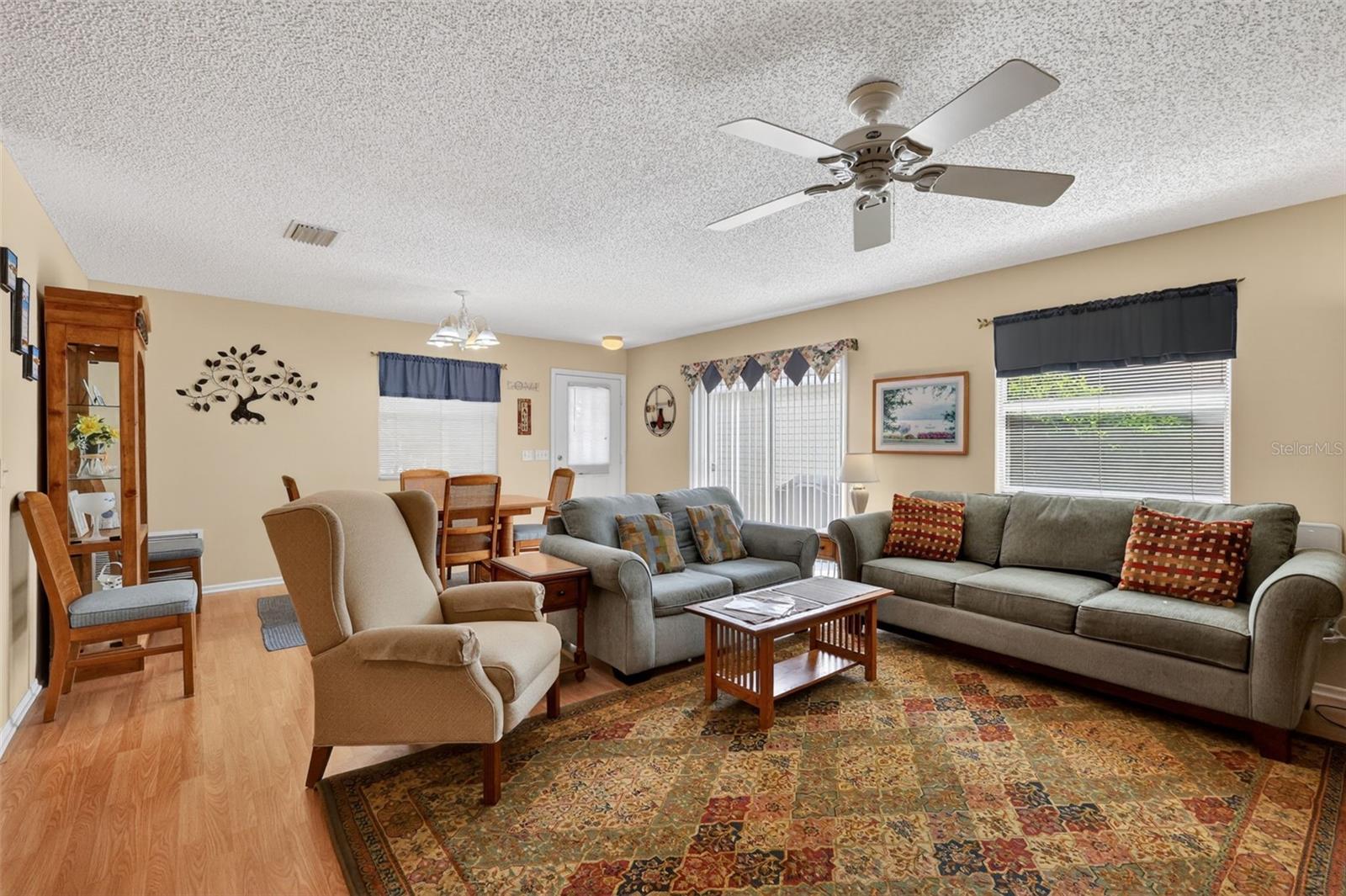 Listing photo id 6 for 1460 Crestwood Lane