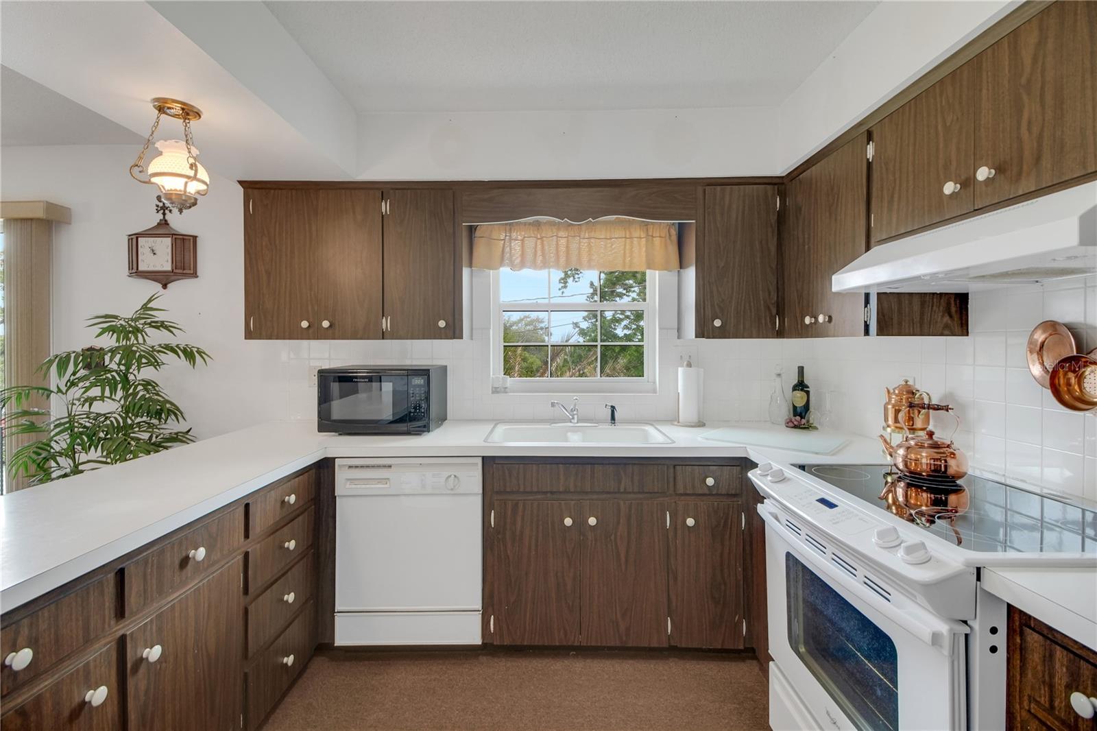 Image 22 of 57 For 2214 Topping Place