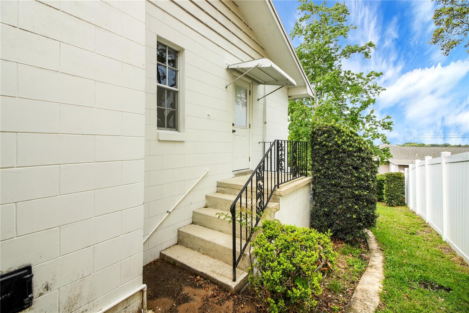 Image 42 of 57 For 2214 Topping Place