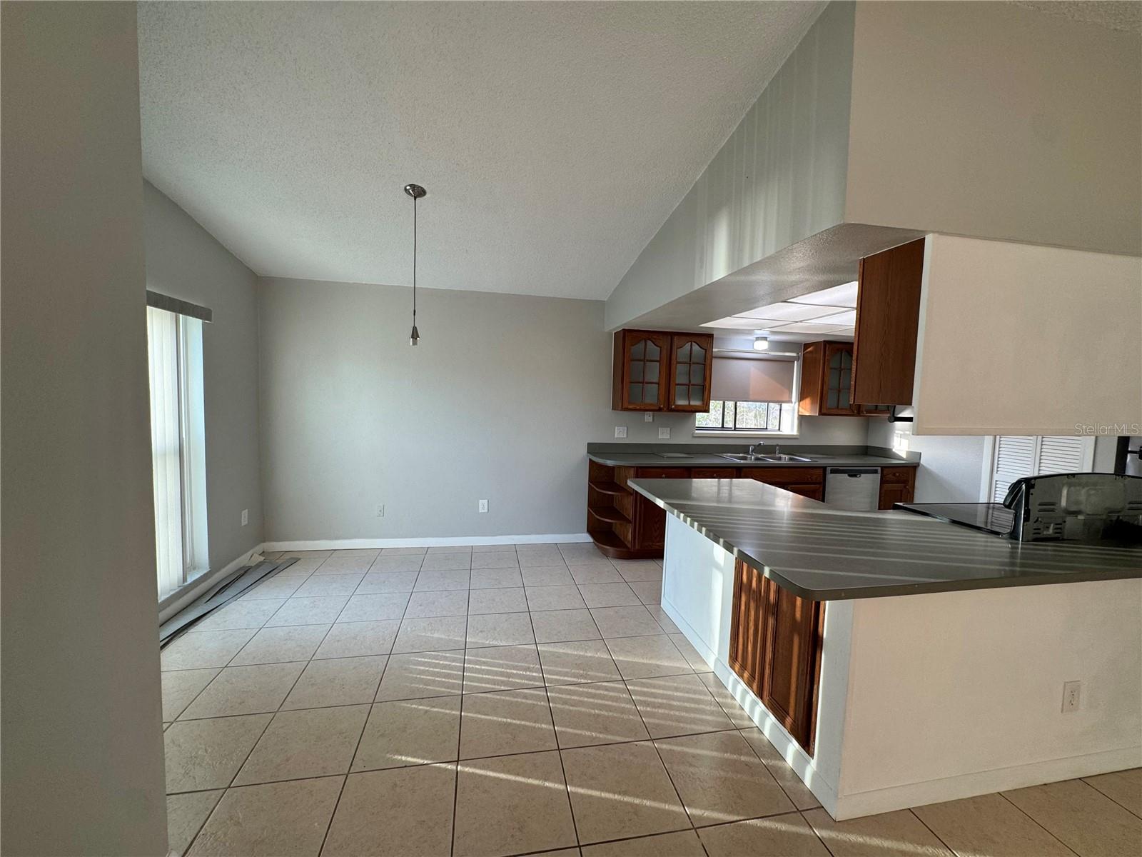 Image 6 of 21 For 171 Sunnyside Drive