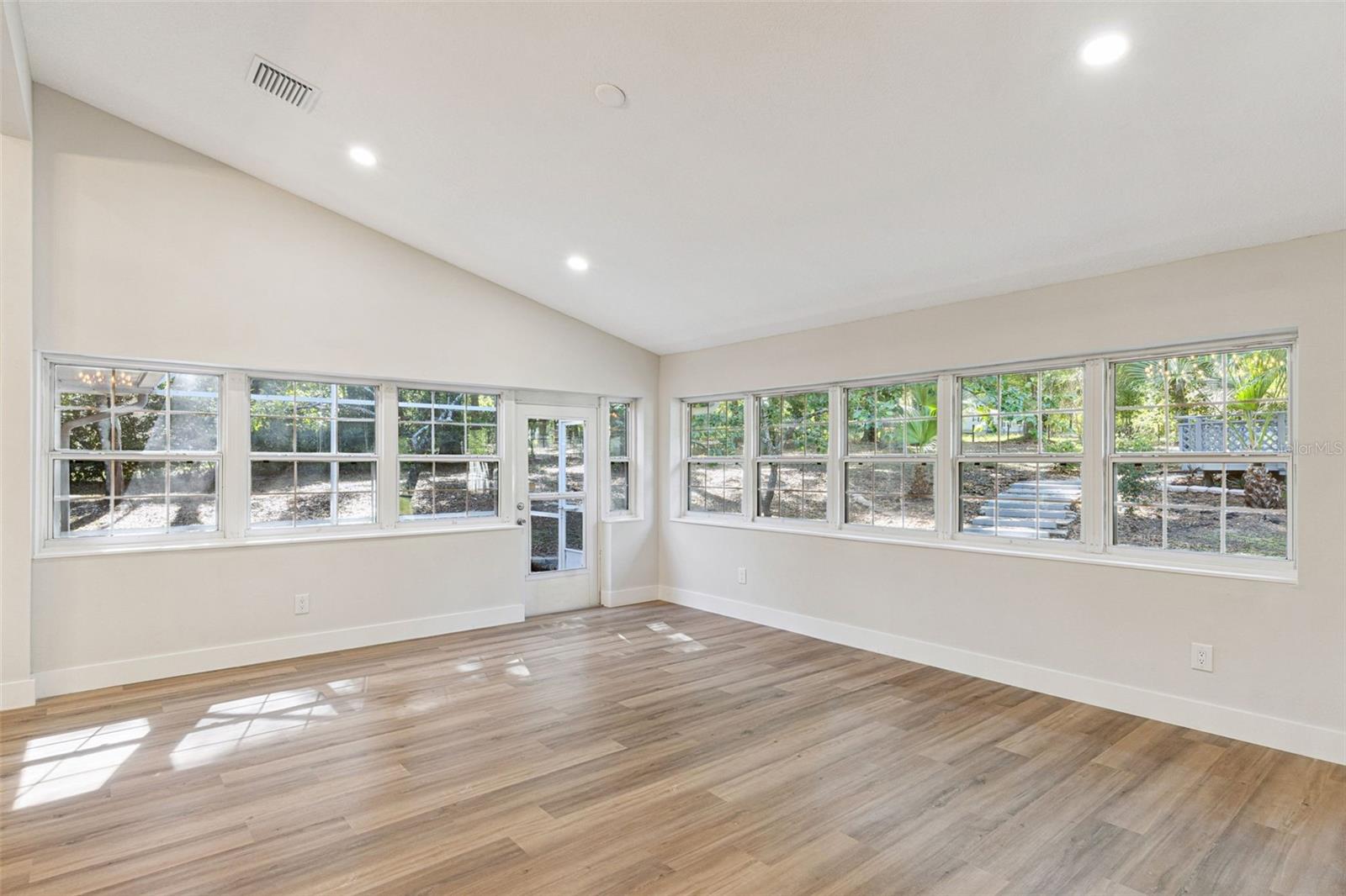 Image 11 of 51 For 14820 County Road 561a