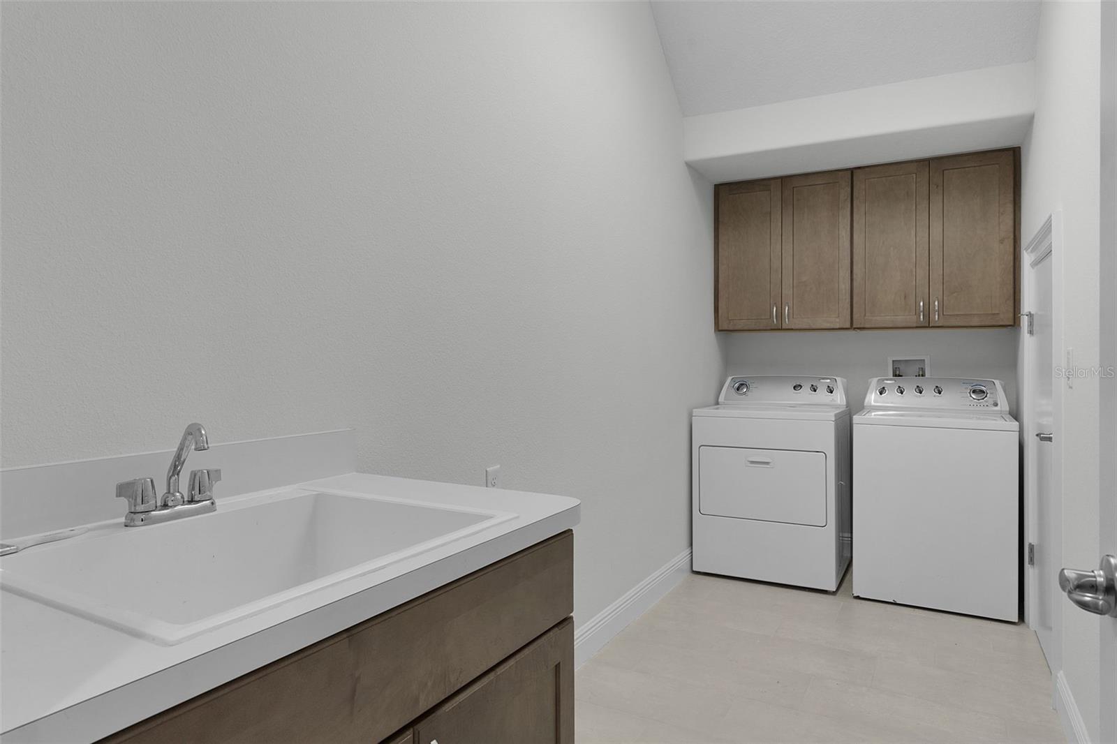 Image 52 of 61 For 39654 Grove Heights