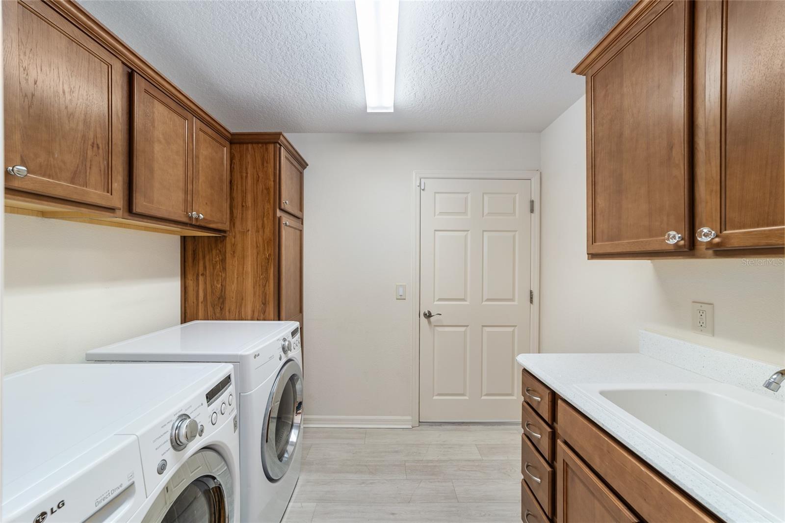 Image 35 of 50 For 481 Island House Path