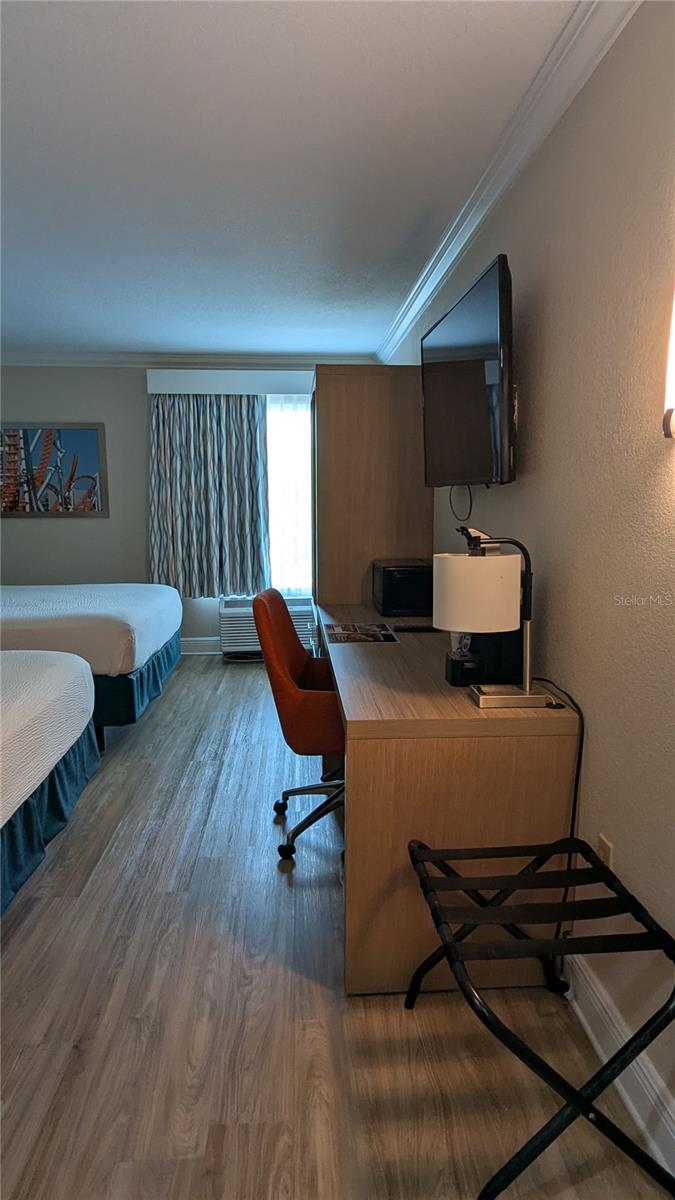 Image 16 of 58 For 3000 Maingate Lane 421