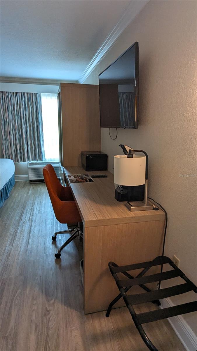 Image 20 of 58 For 3000 Maingate Lane 421