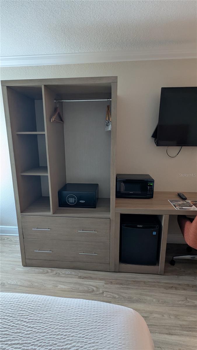 Image 25 of 58 For 3000 Maingate Lane 421