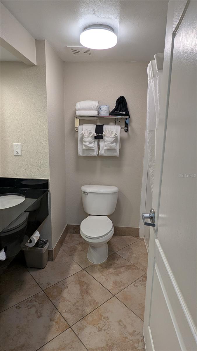 Image 3 of 58 For 3000 Maingate Lane 421