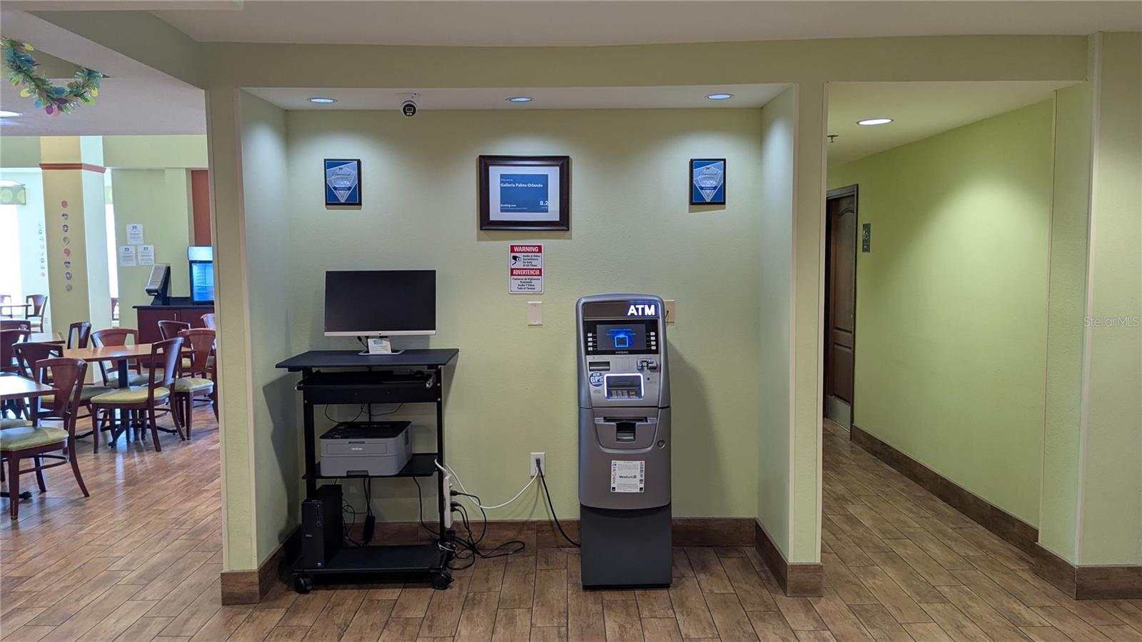 Image 32 of 58 For 3000 Maingate Lane 421