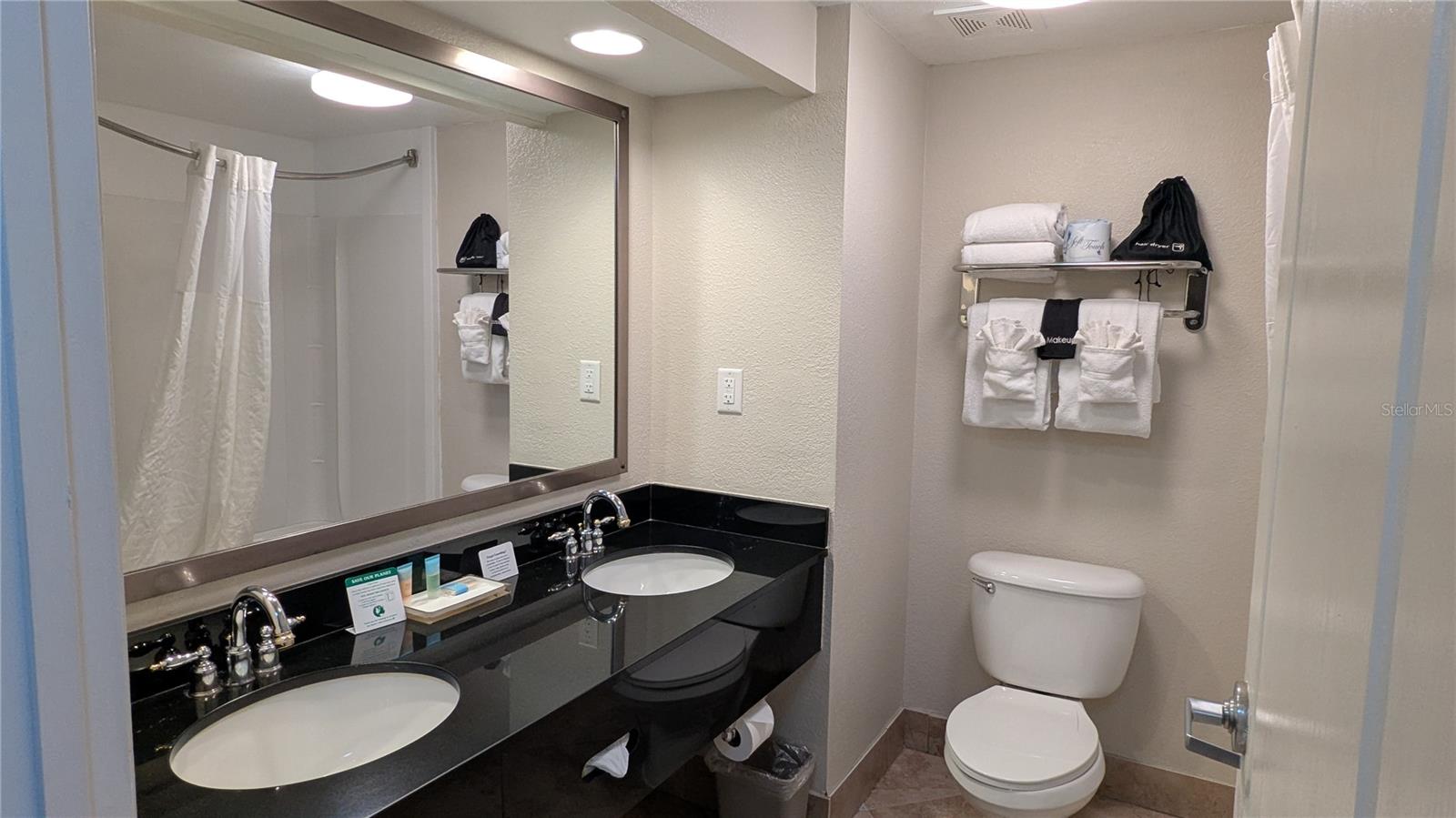 Image 4 of 58 For 3000 Maingate Lane 421