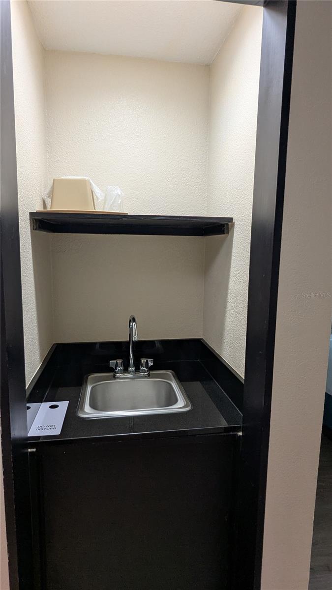 Image 5 of 58 For 3000 Maingate Lane 421