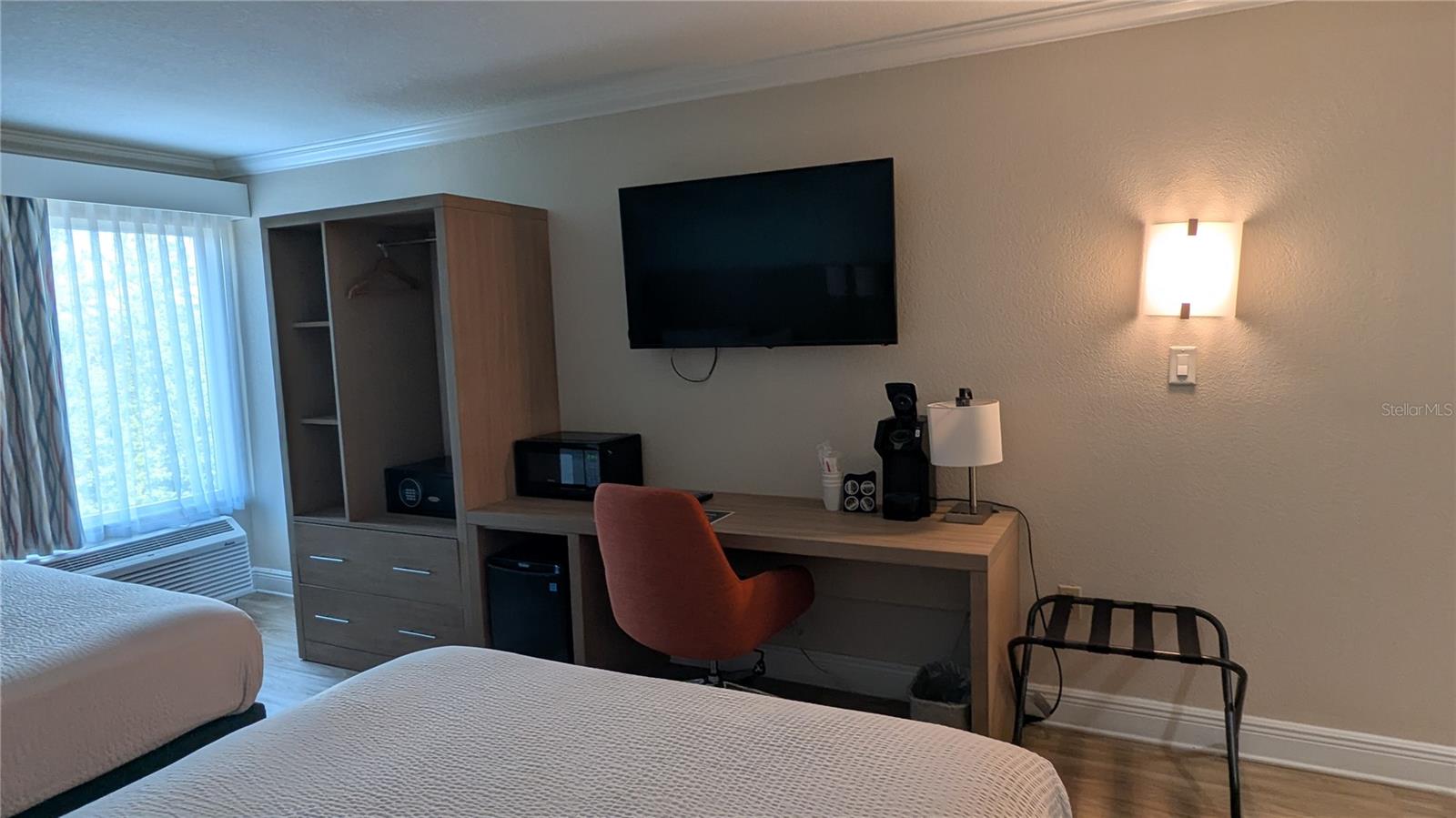 Image 7 of 58 For 3000 Maingate Lane 421