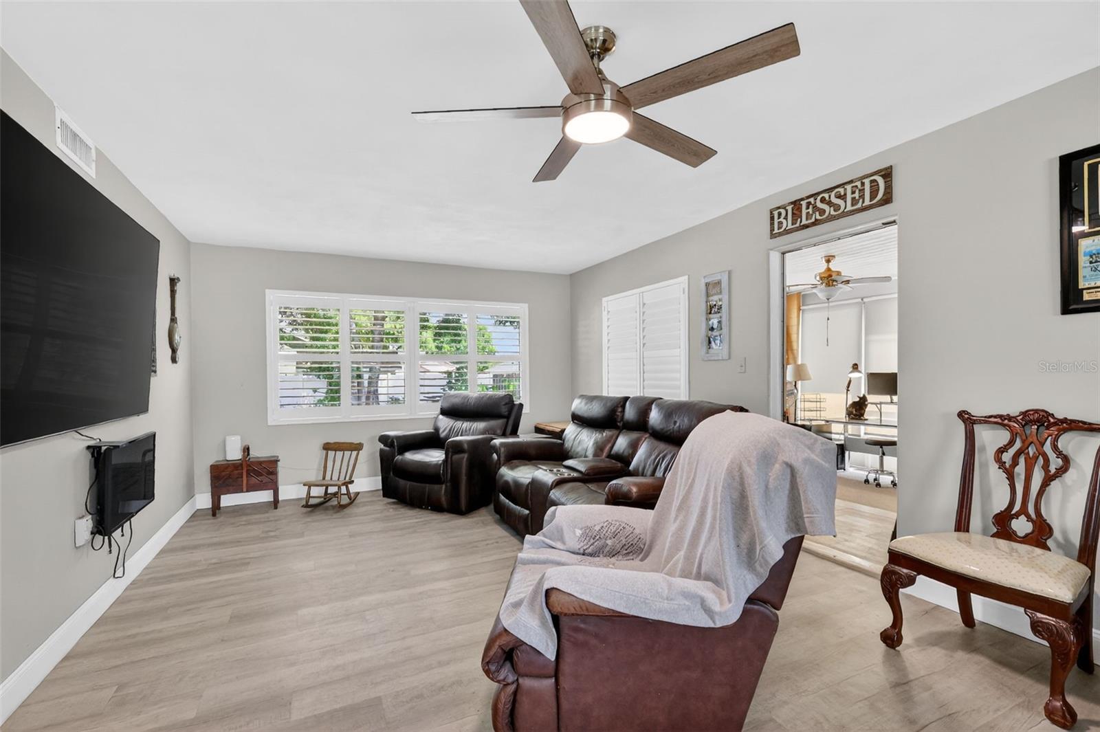 Image 12 of 33 For 17923 Florida Street