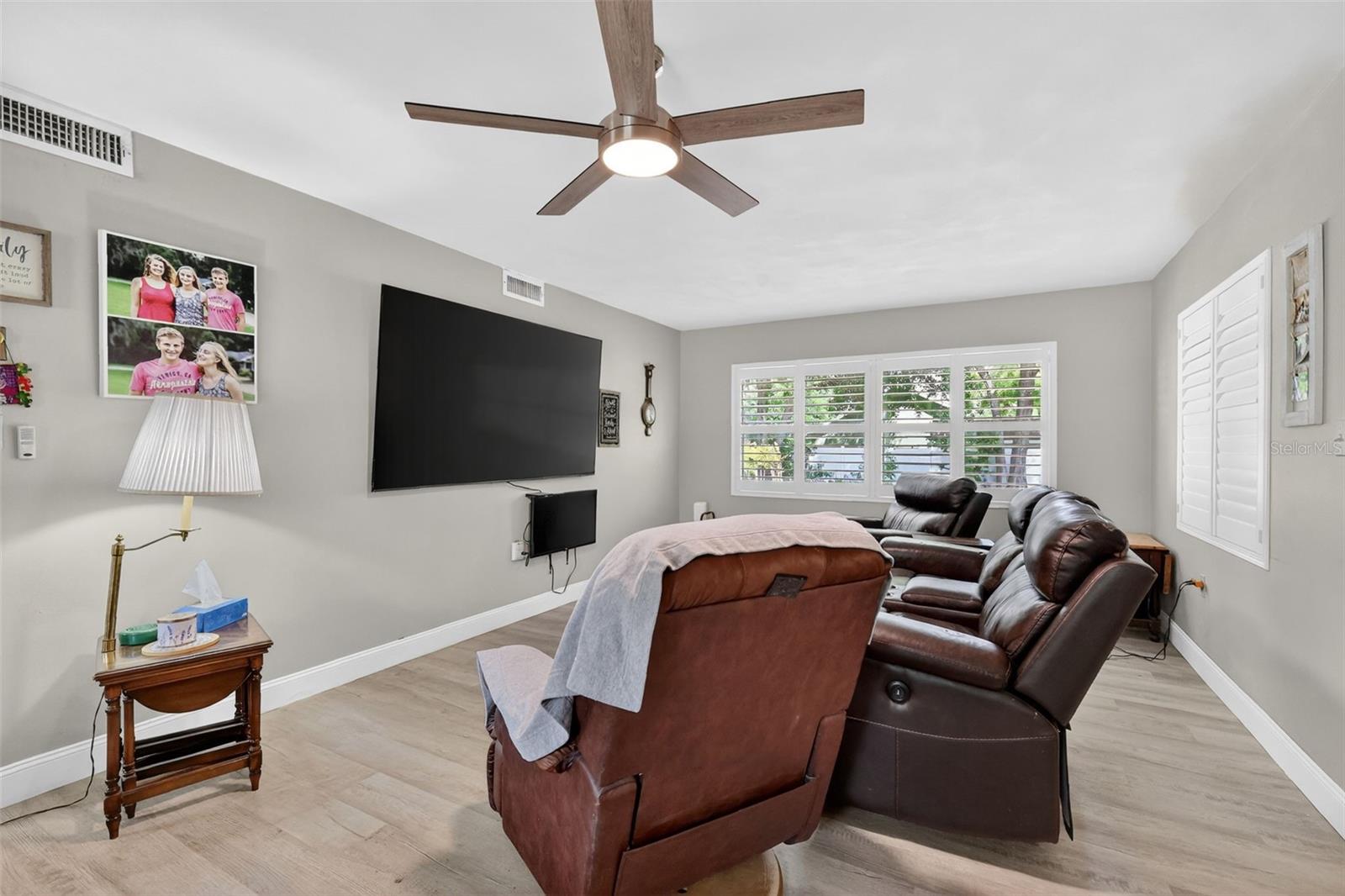 Image 13 of 33 For 17923 Florida Street