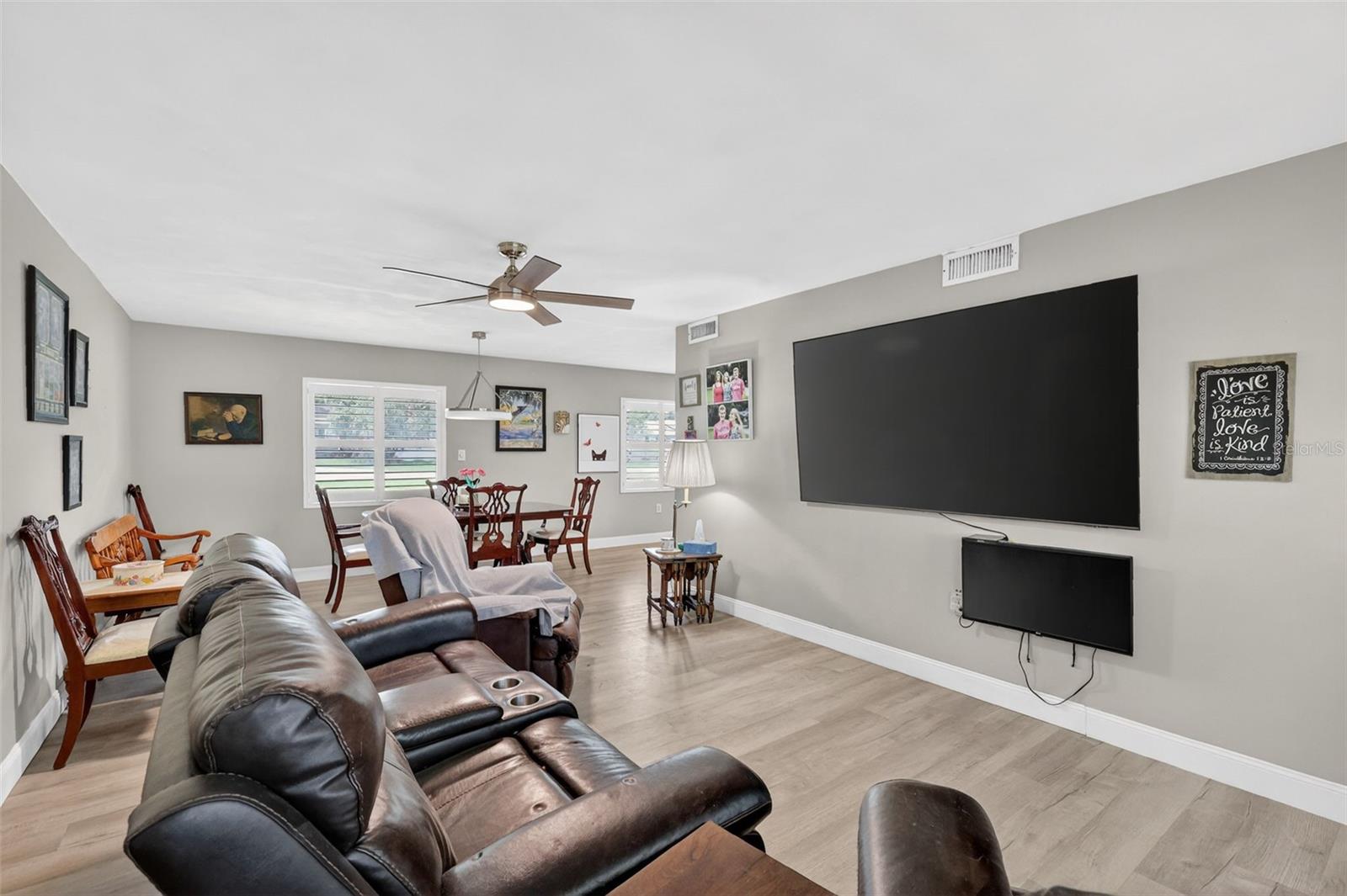 Image 14 of 33 For 17923 Florida Street