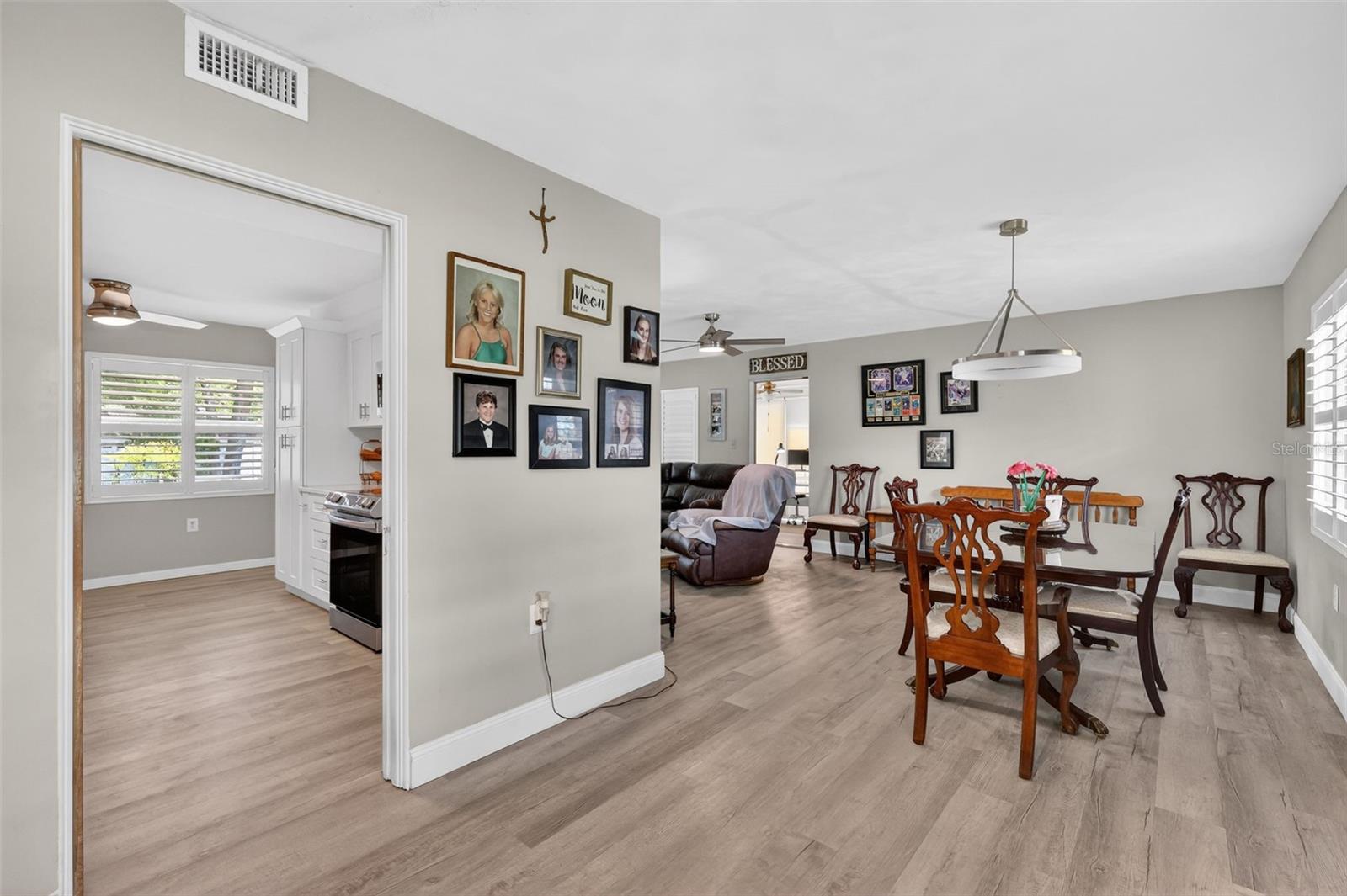 Image 16 of 33 For 17923 Florida Street