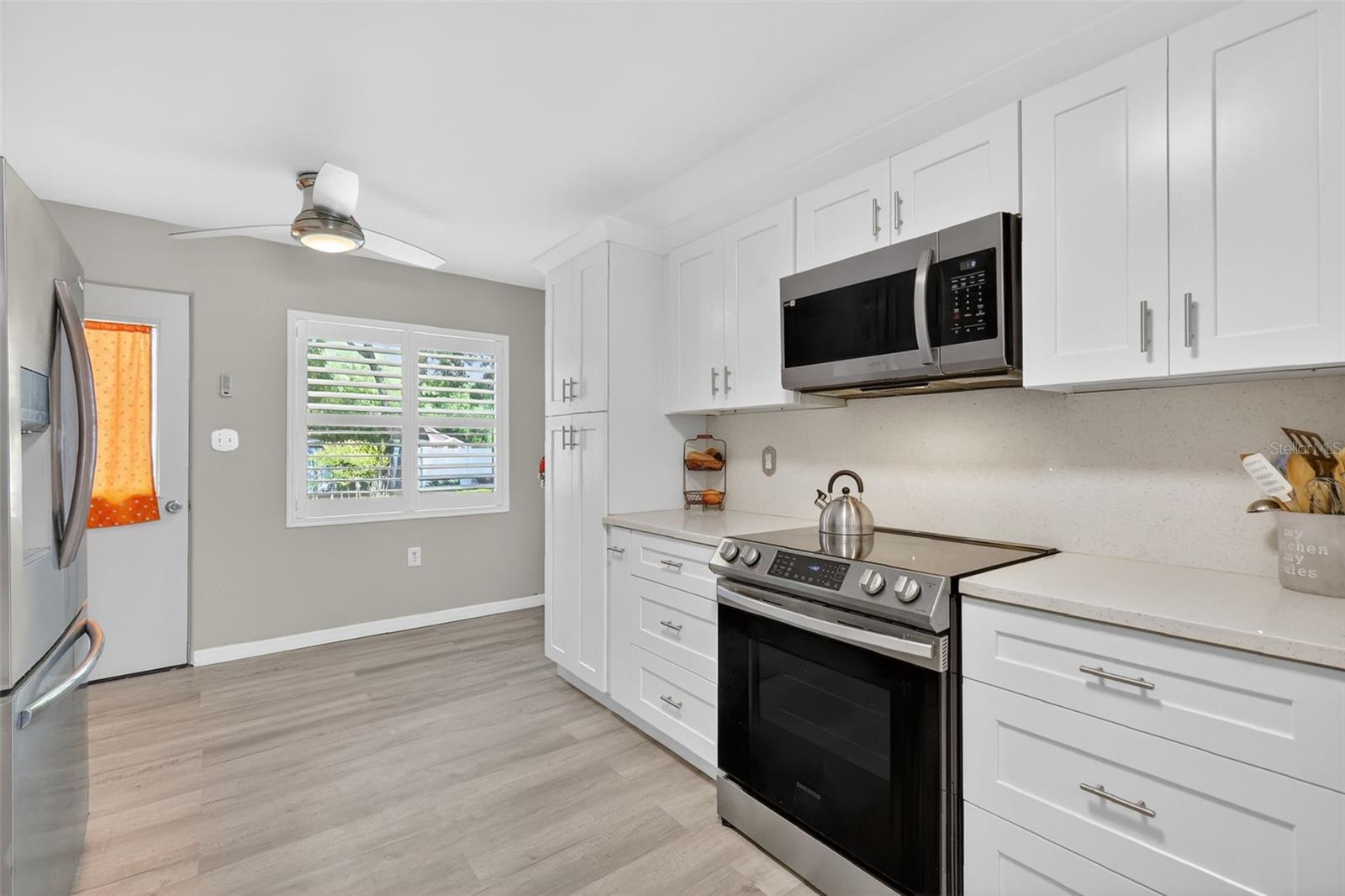 Image 18 of 33 For 17923 Florida Street