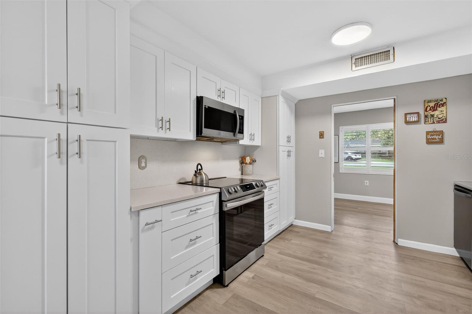 Image 20 of 33 For 17923 Florida Street