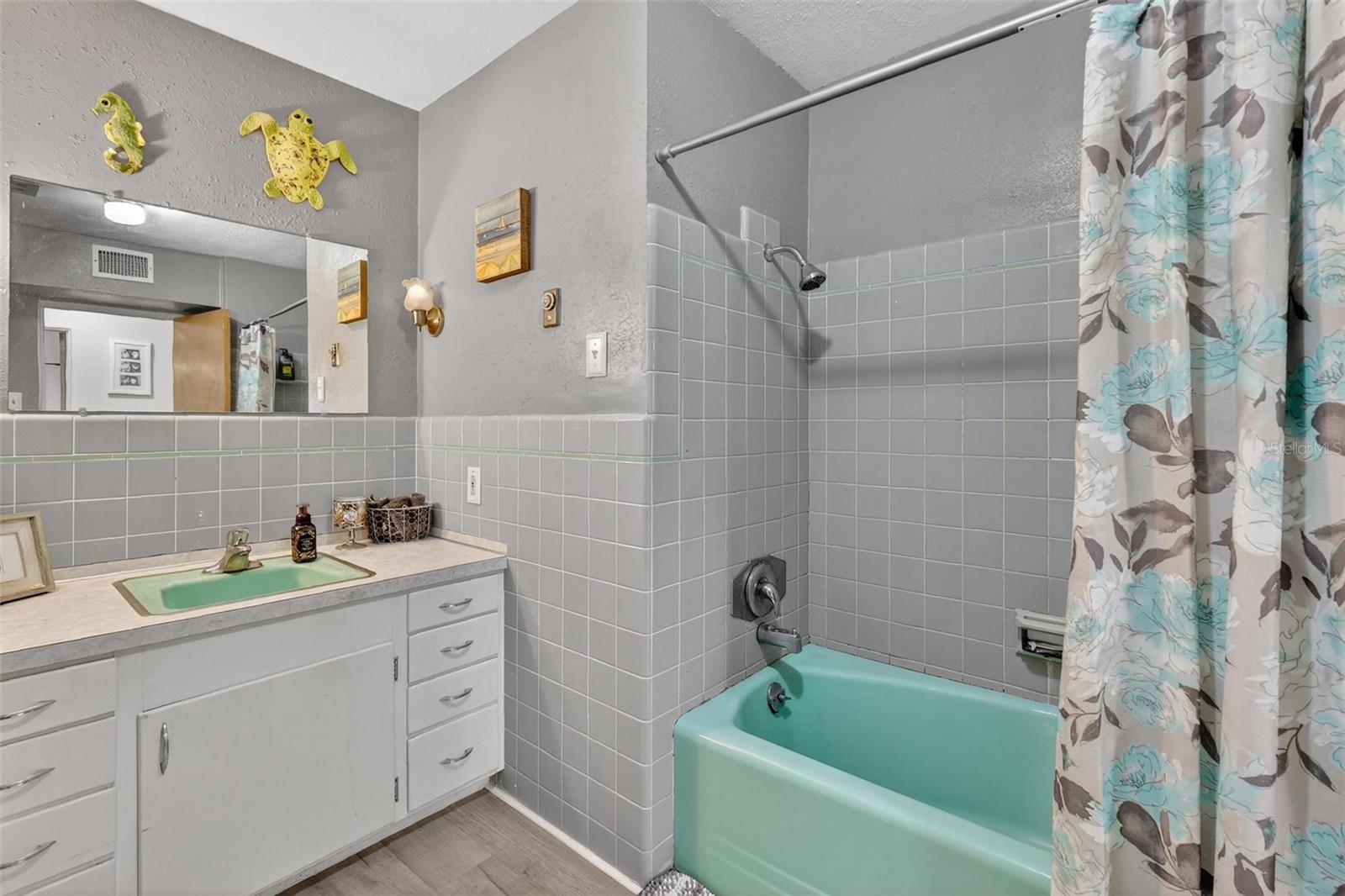 Image 24 of 33 For 17923 Florida Street