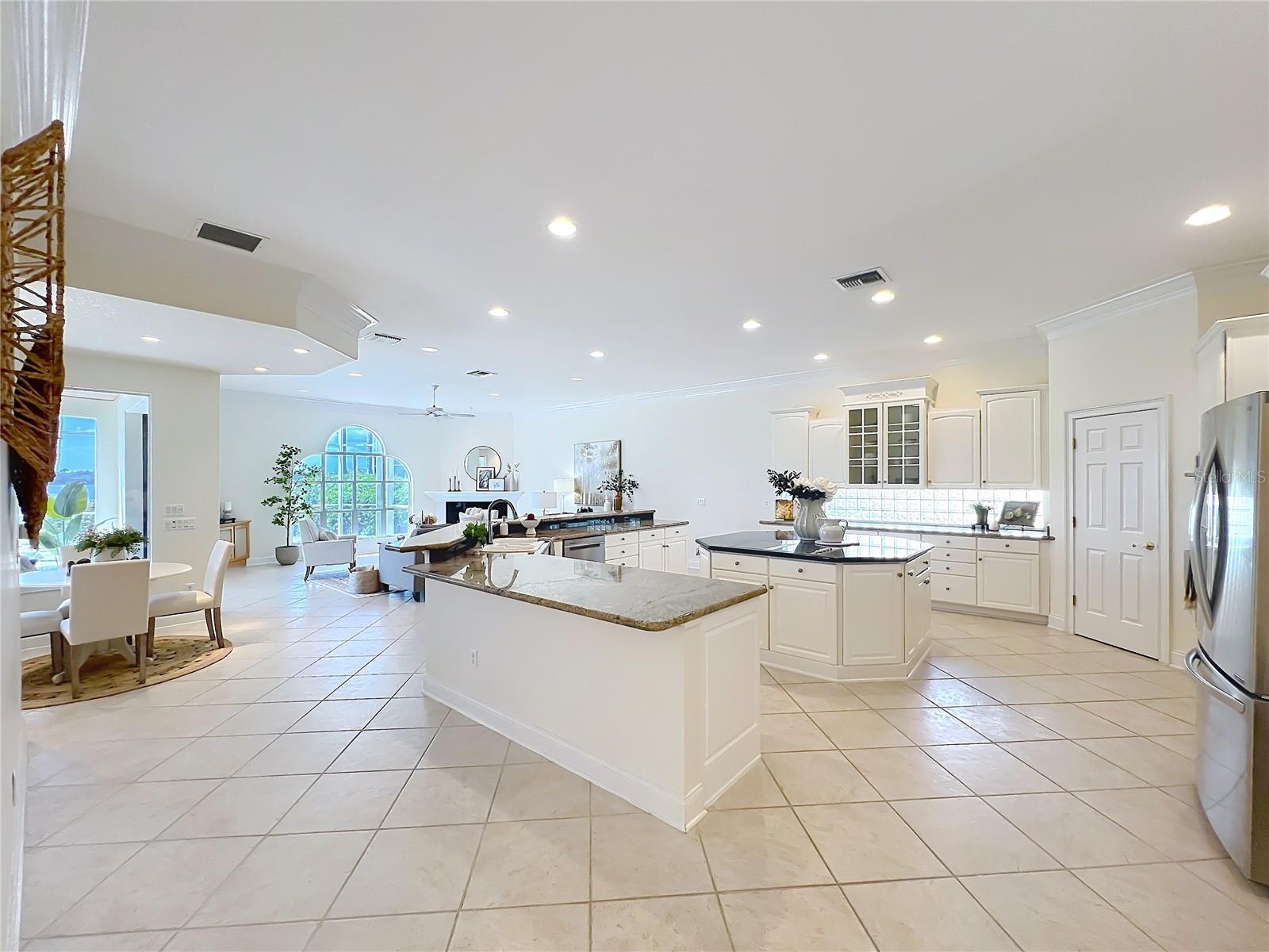 Image 16 of 100 For 1861 Edgewater Drive