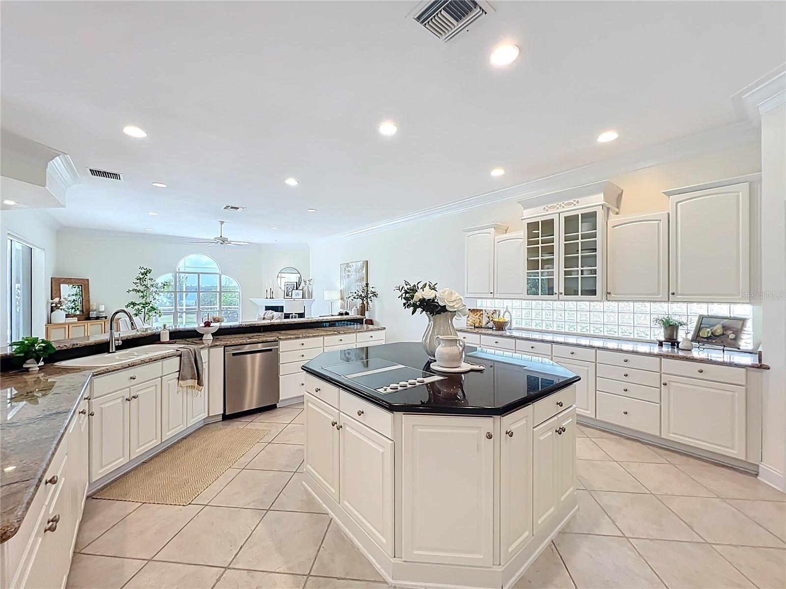 Image 18 of 100 For 1861 Edgewater Drive