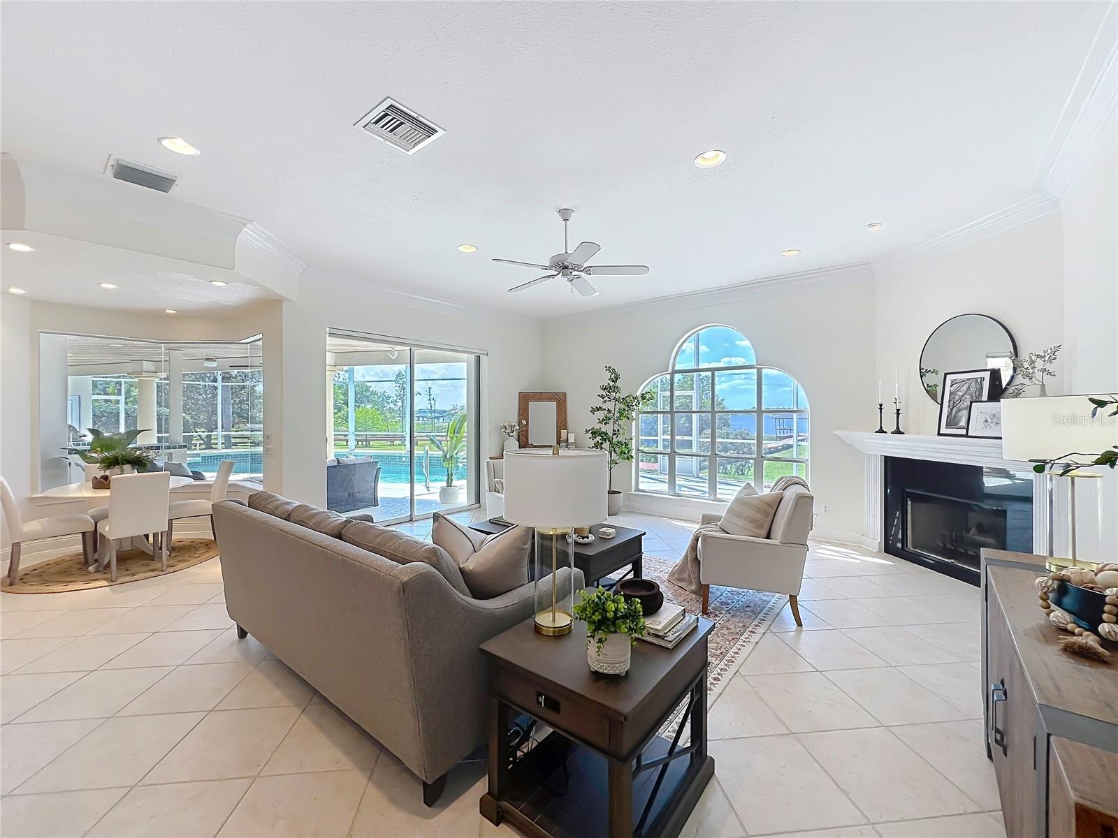 Image 24 of 100 For 1861 Edgewater Drive