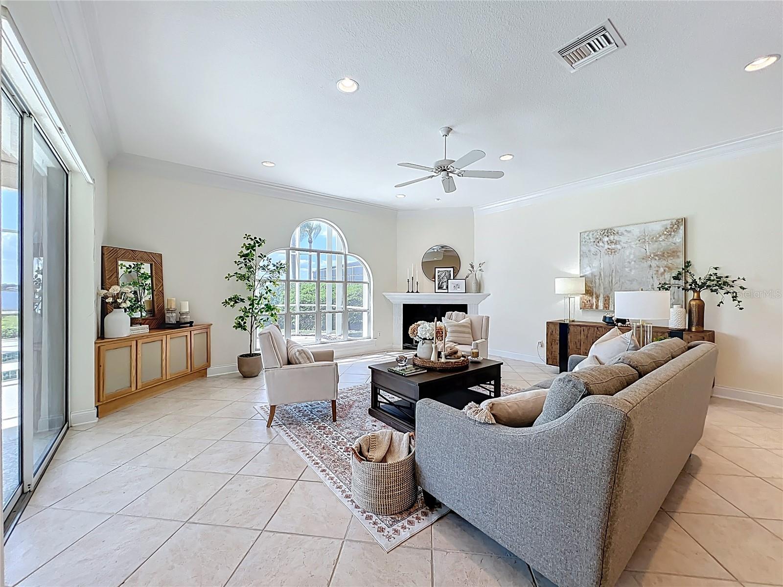 Image 25 of 100 For 1861 Edgewater Drive