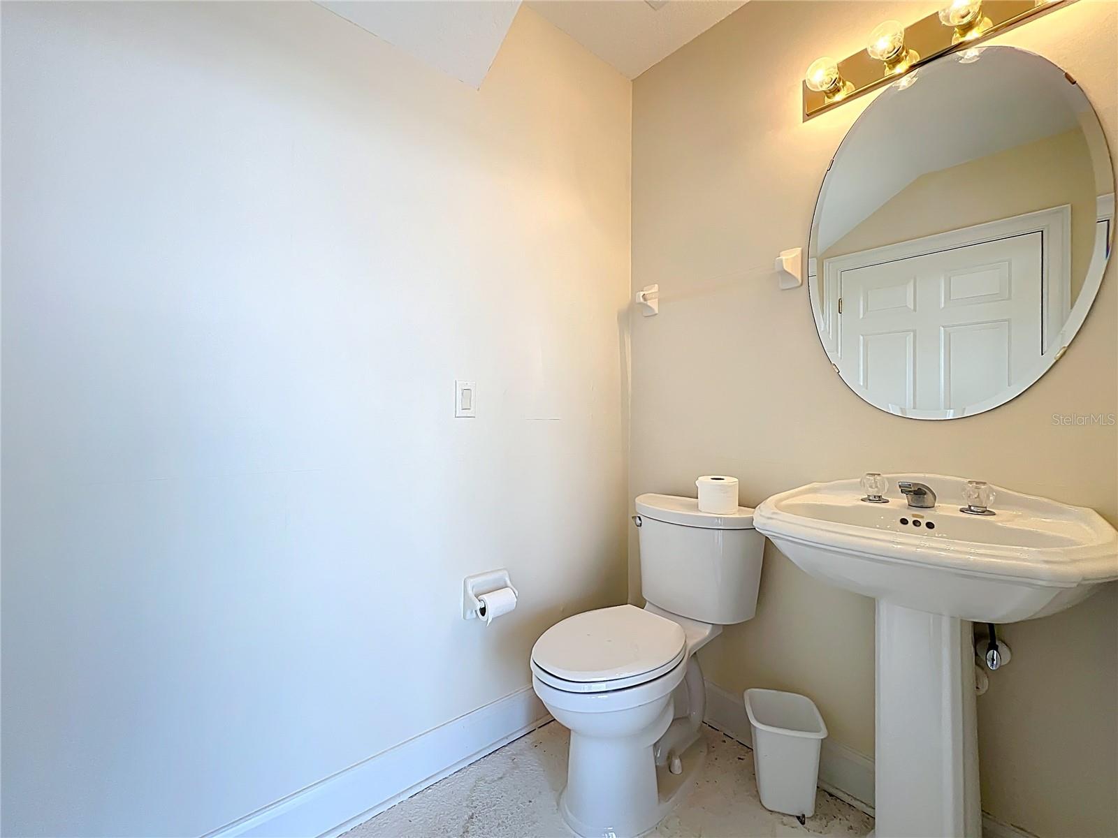 Image 28 of 100 For 1861 Edgewater Drive