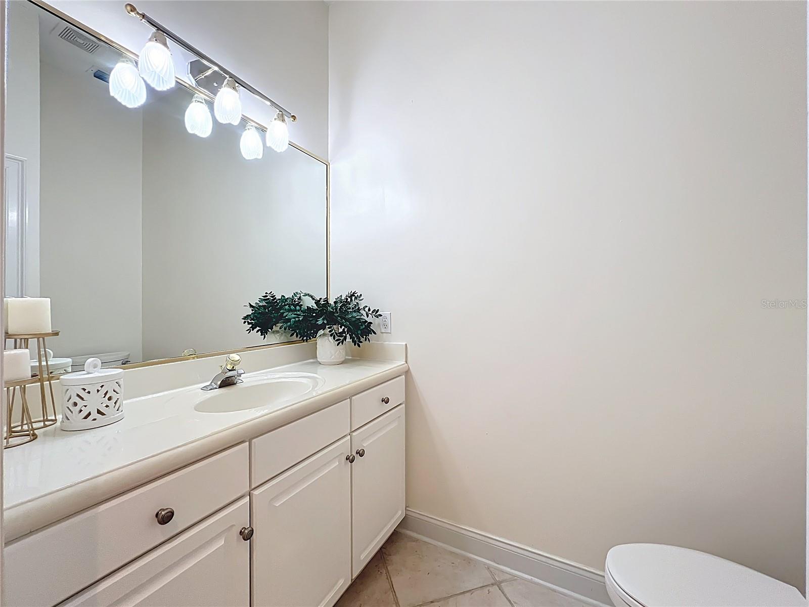 Image 31 of 100 For 1861 Edgewater Drive