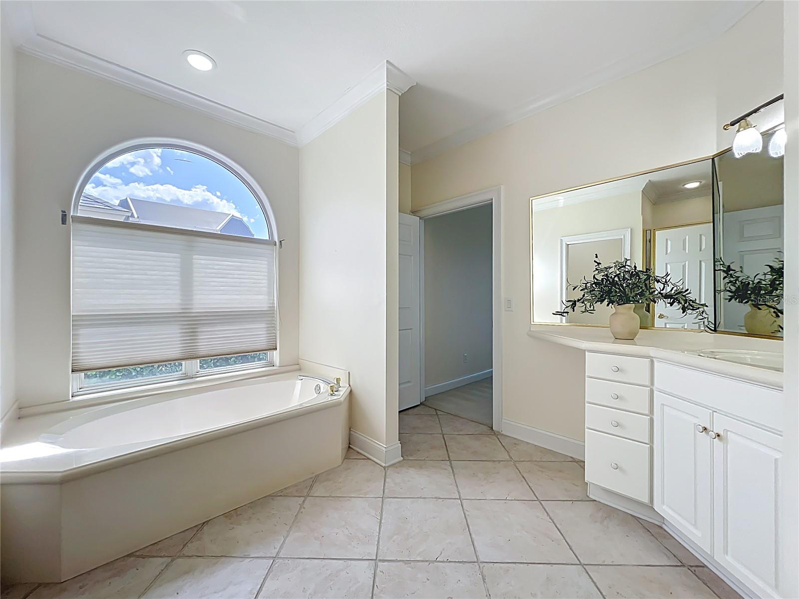 Image 37 of 100 For 1861 Edgewater Drive