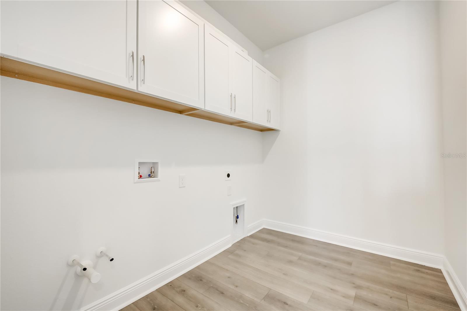 Image 32 of 49 For 9039 Duany Lane