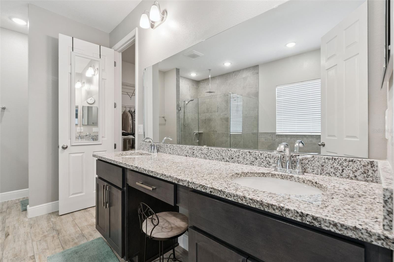 Image 25 of 55 For 714 Oaks Shores Road