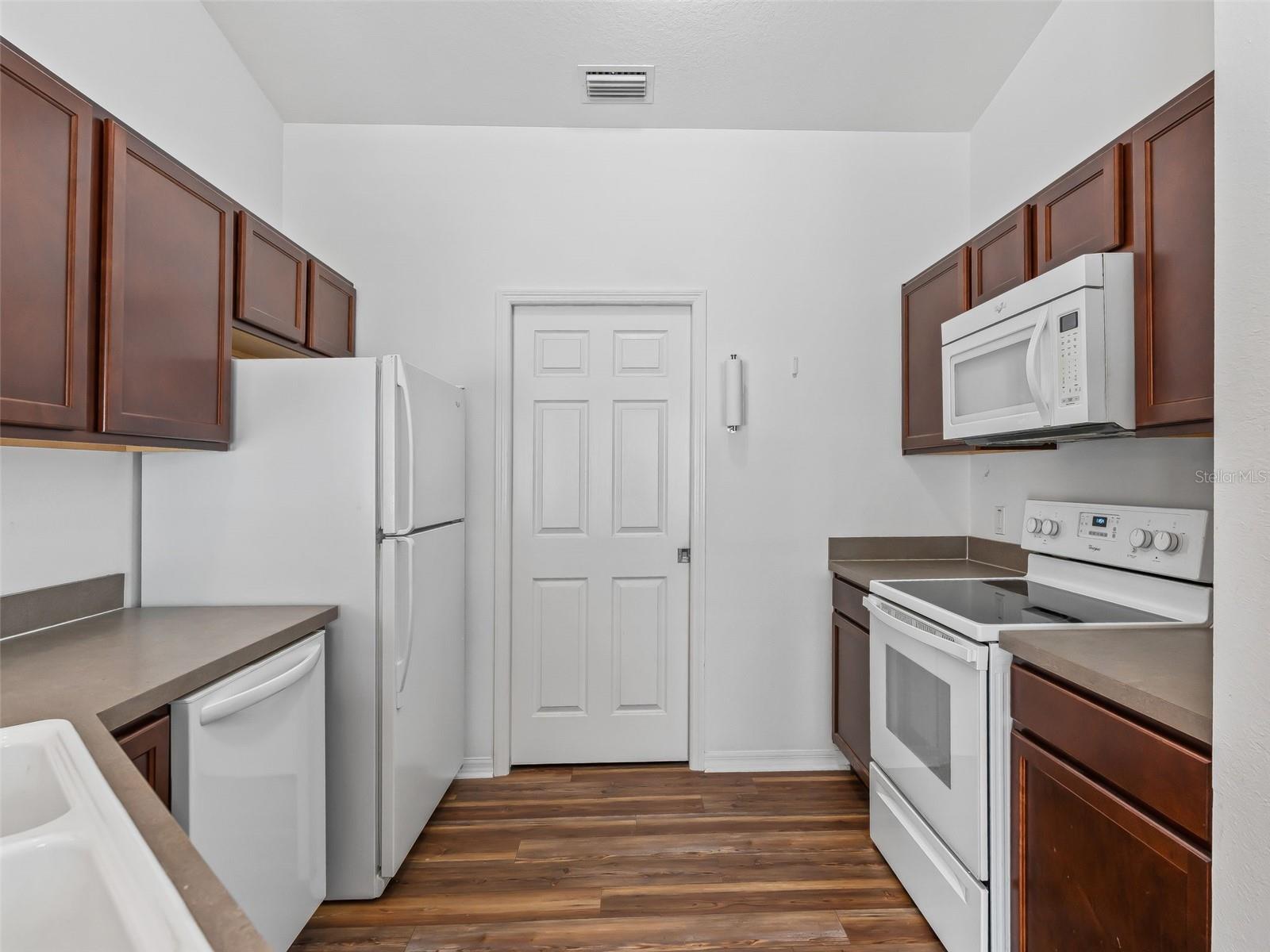 Image 12 of 41 For 3046 Nutwood Avenue