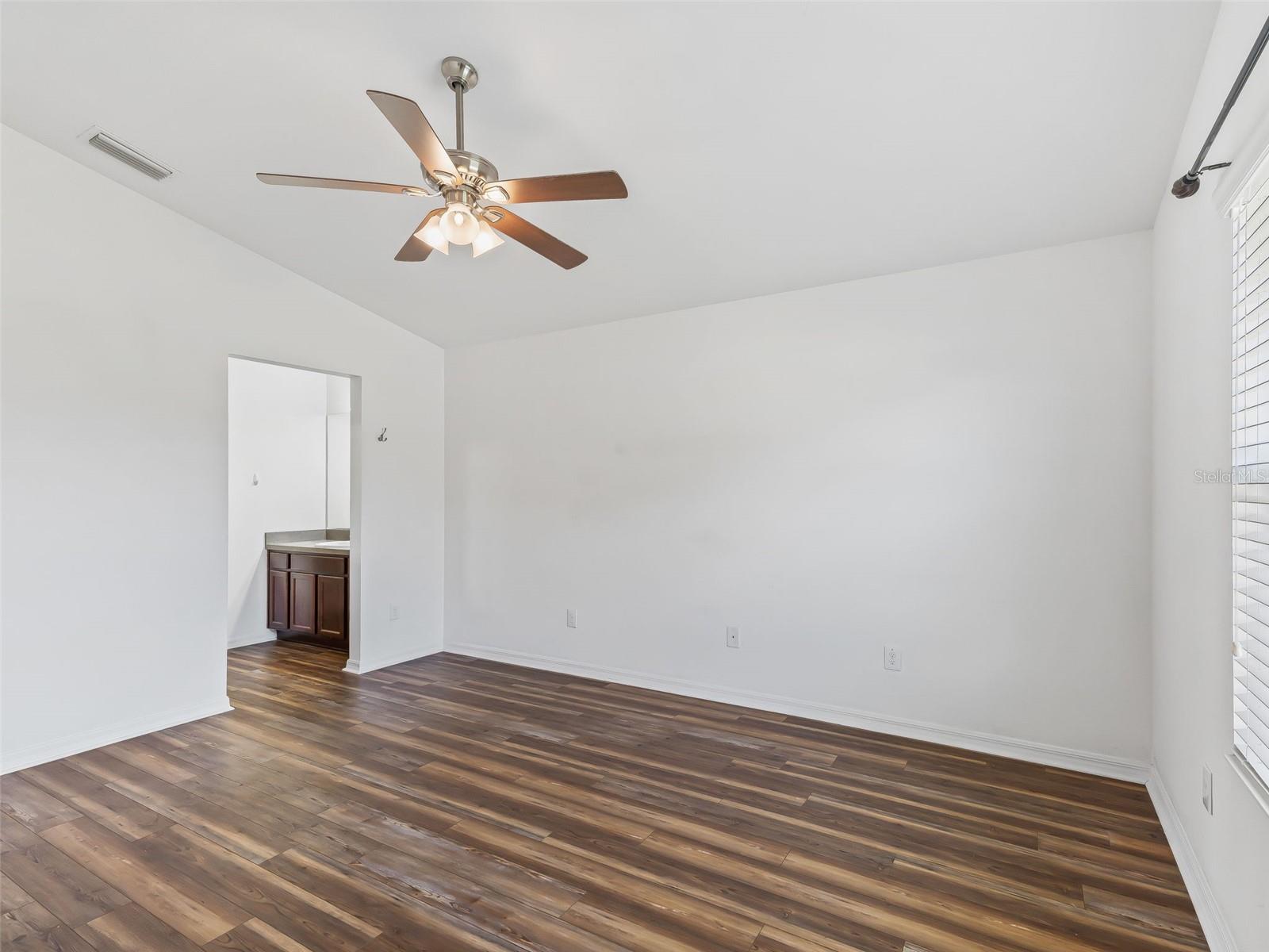 Image 16 of 41 For 3046 Nutwood Avenue