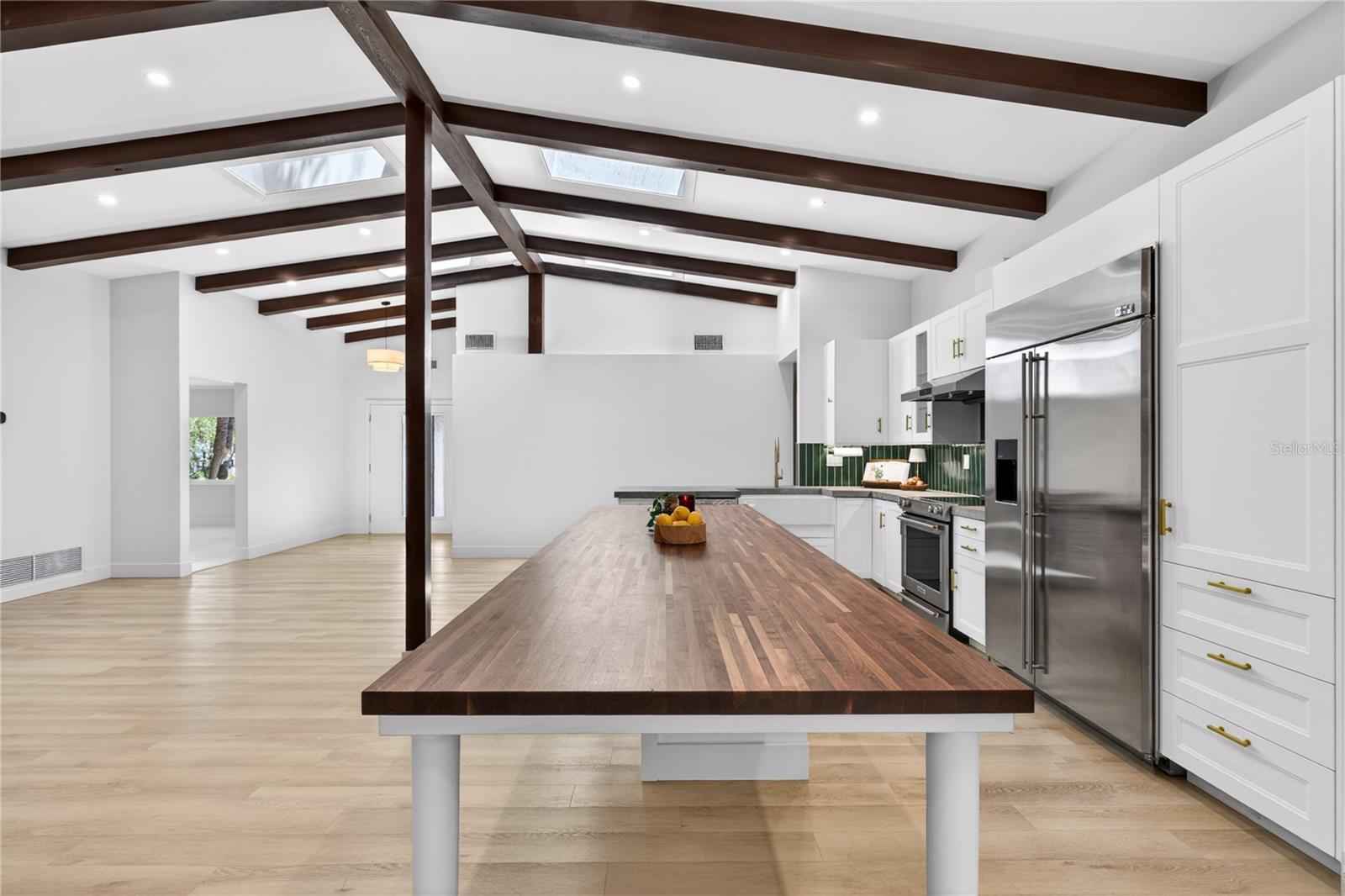 Image 10 of 62 For 719 Nelson Street