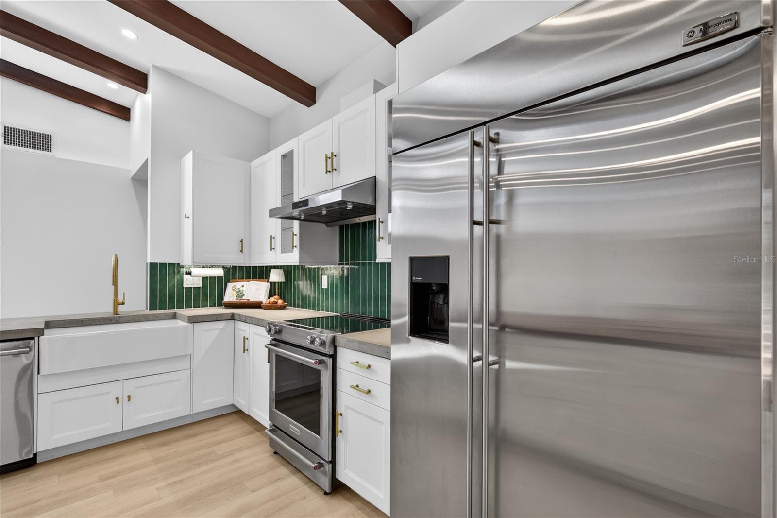 Image 11 of 62 For 719 Nelson Street