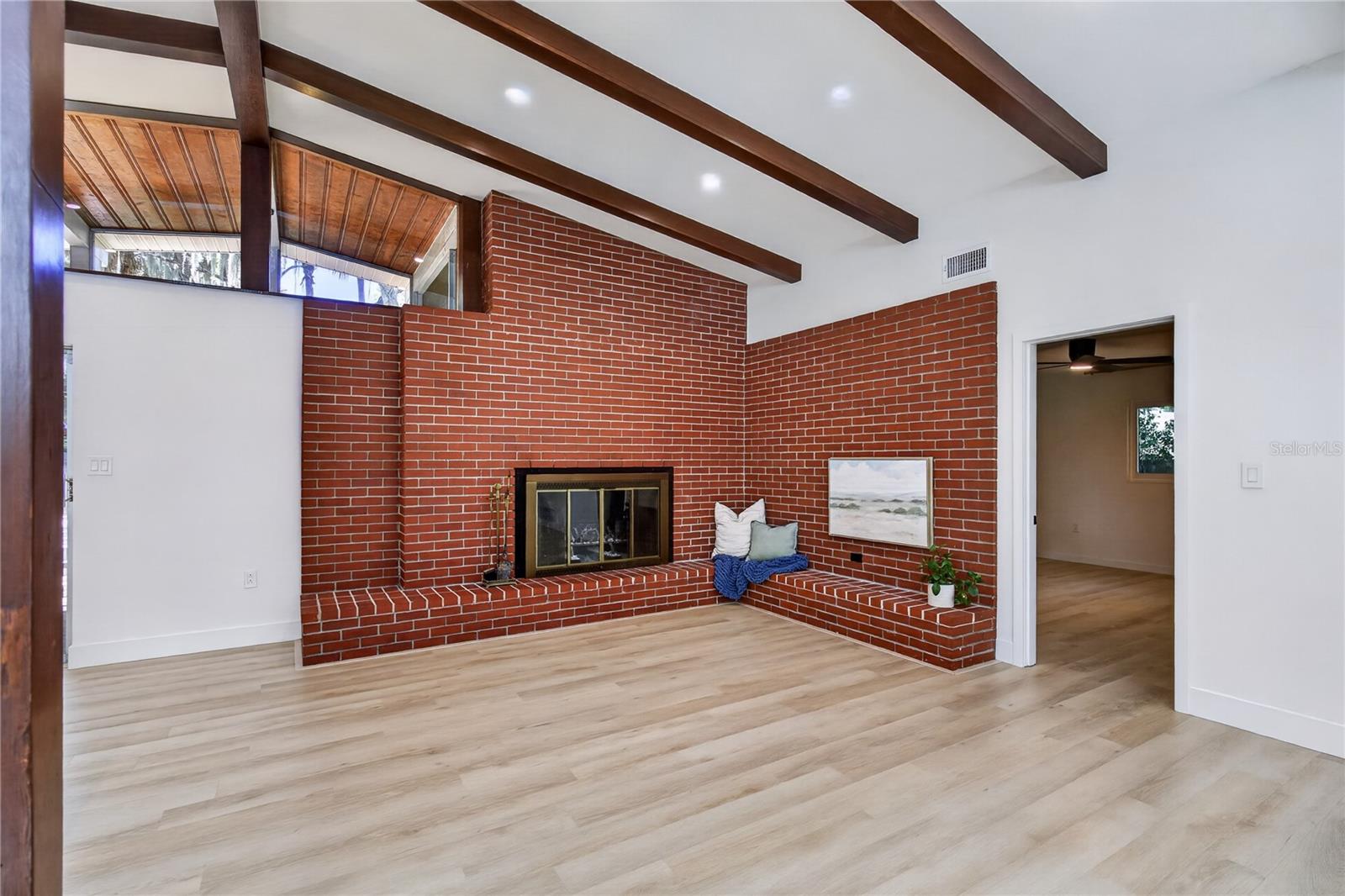 Image 13 of 62 For 719 Nelson Street