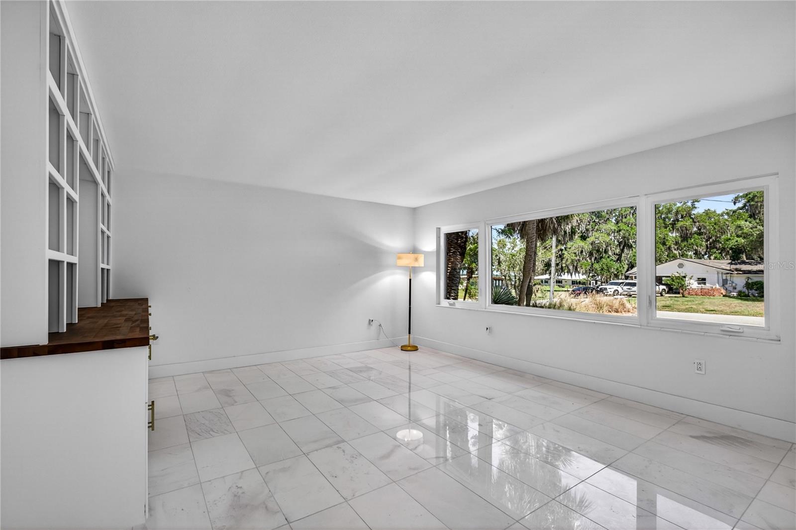 Image 16 of 62 For 719 Nelson Street