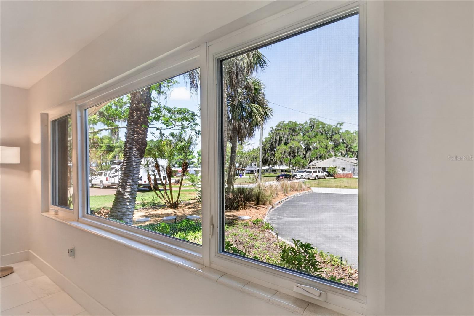 Image 17 of 62 For 719 Nelson Street