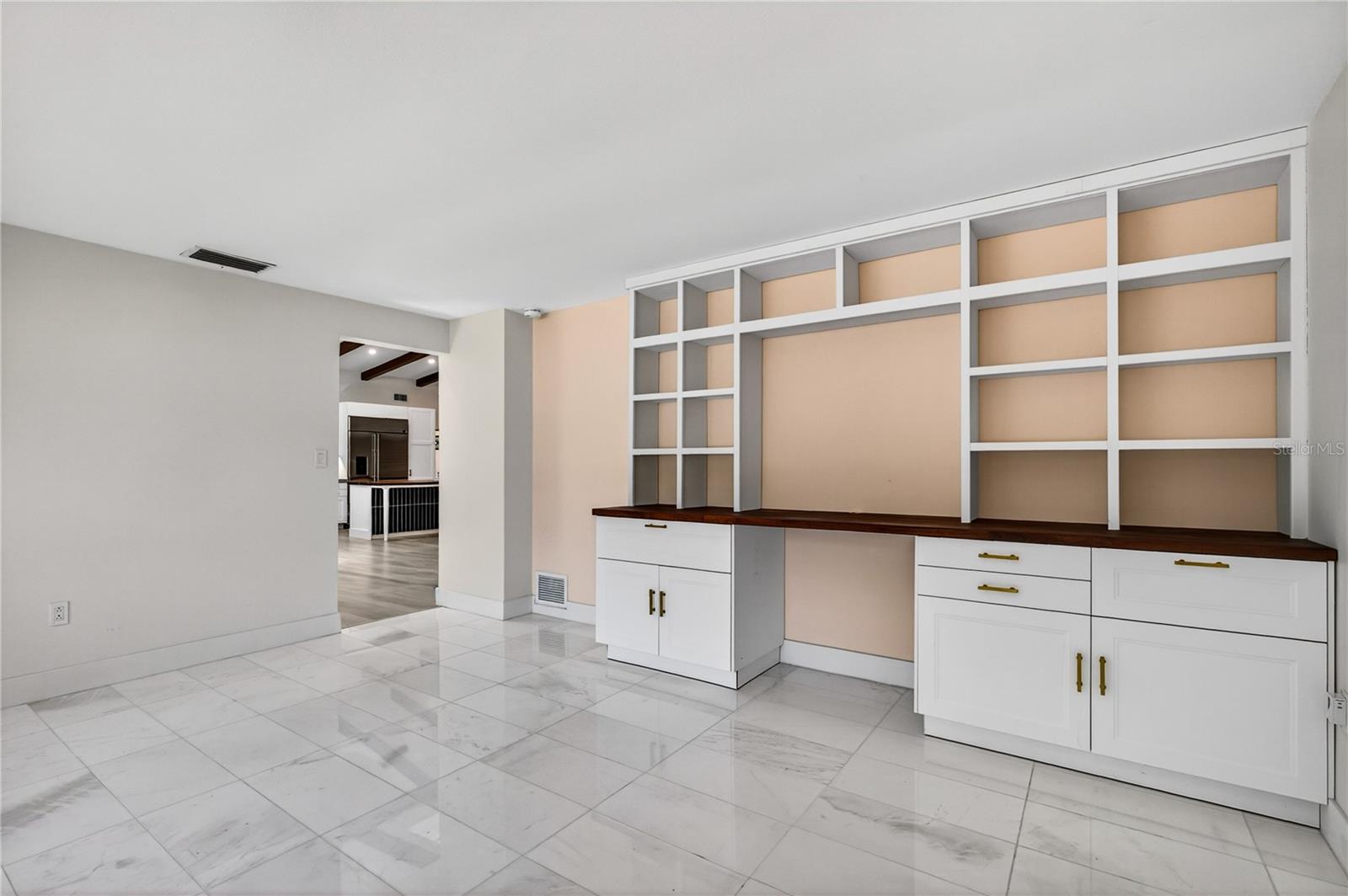 Image 18 of 62 For 719 Nelson Street