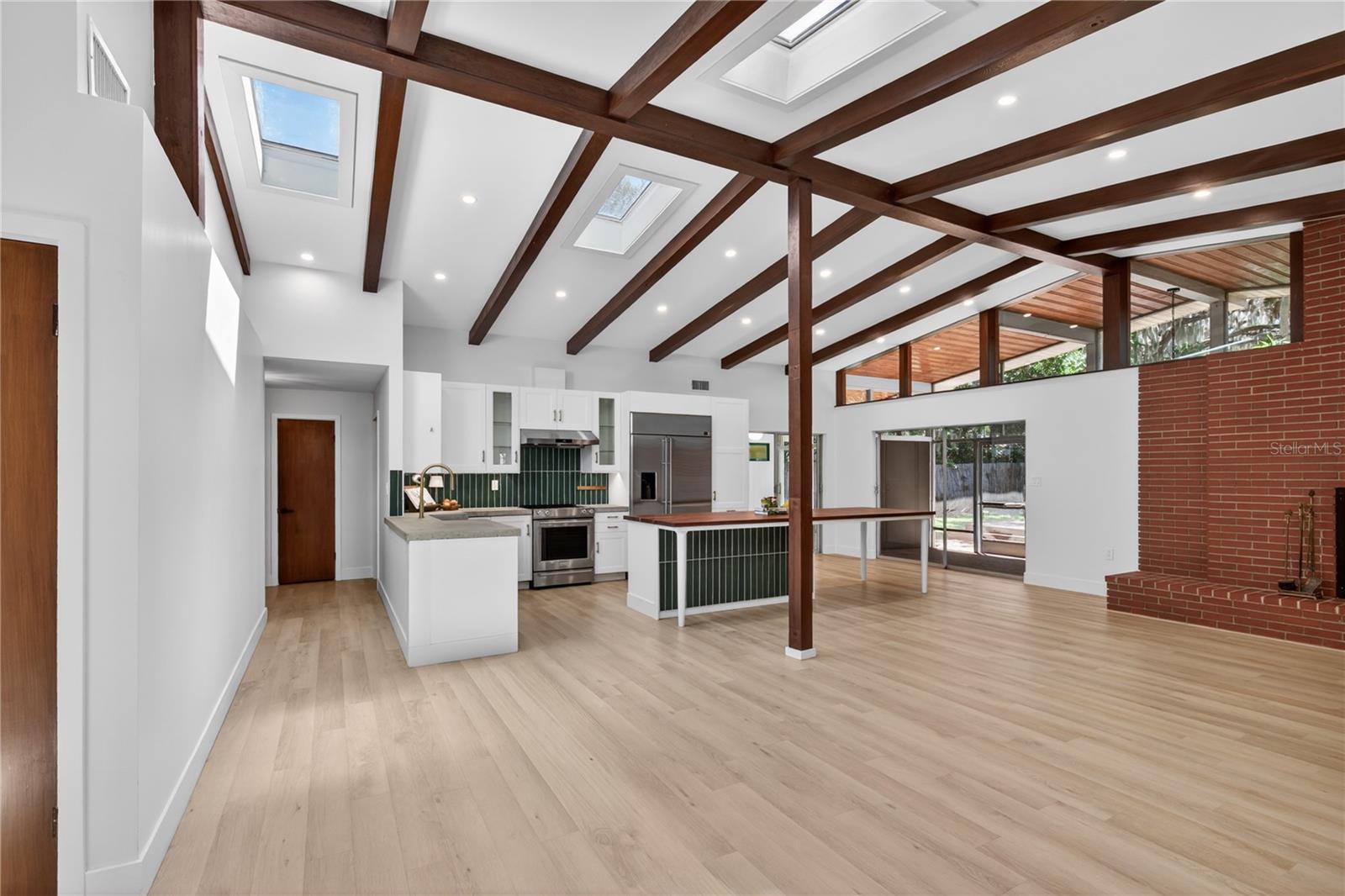 Image 19 of 62 For 719 Nelson Street