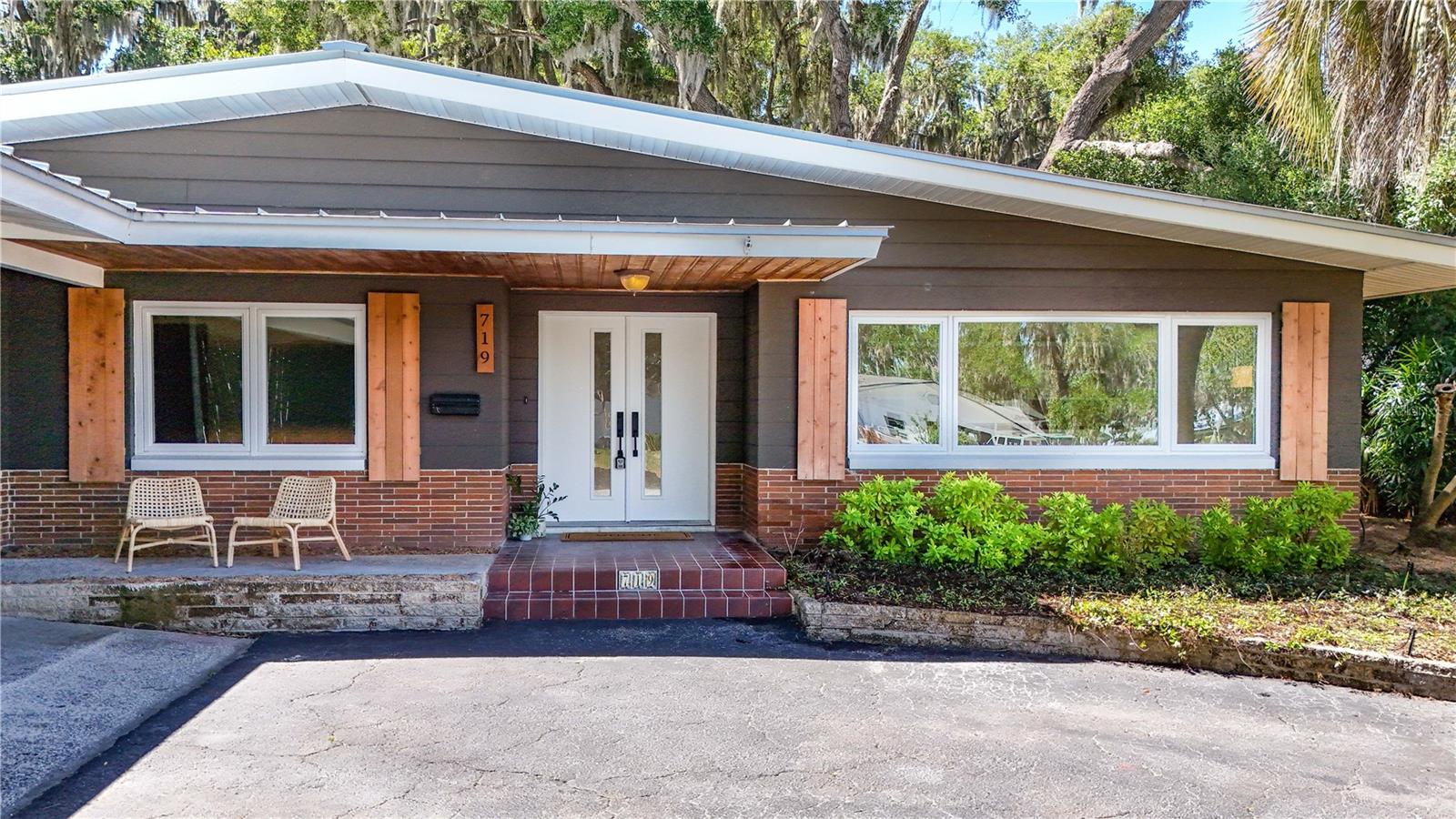 Image 2 of 62 For 719 Nelson Street