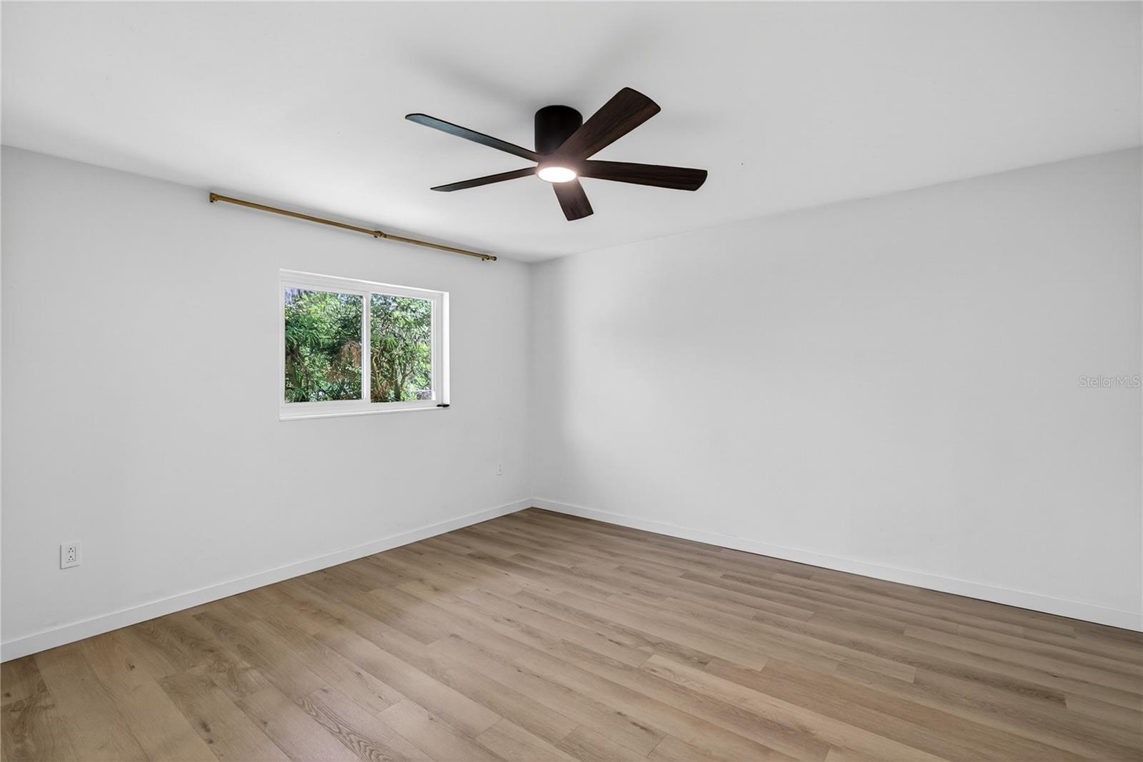 Image 20 of 62 For 719 Nelson Street