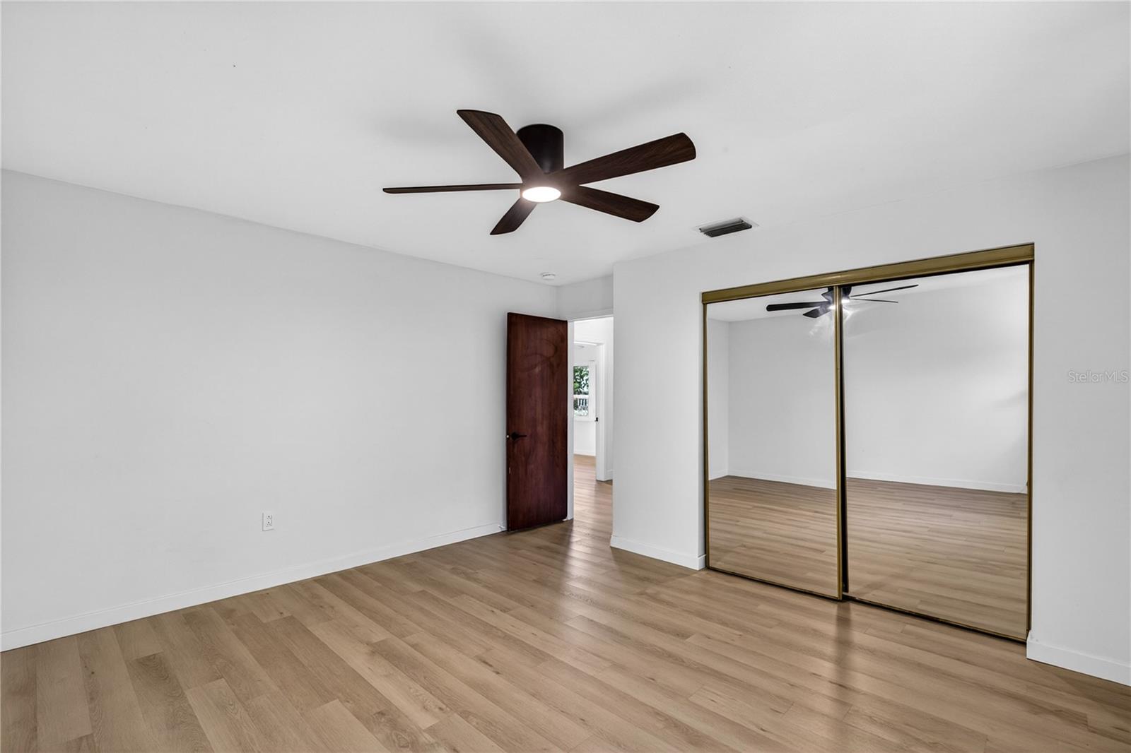 Image 21 of 62 For 719 Nelson Street