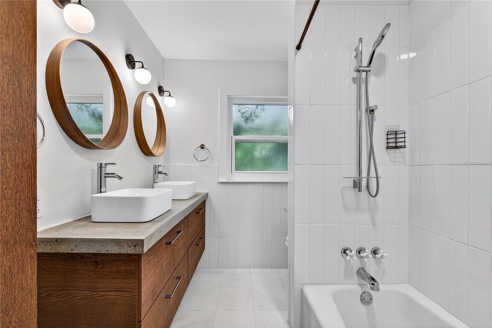 Image 22 of 62 For 719 Nelson Street