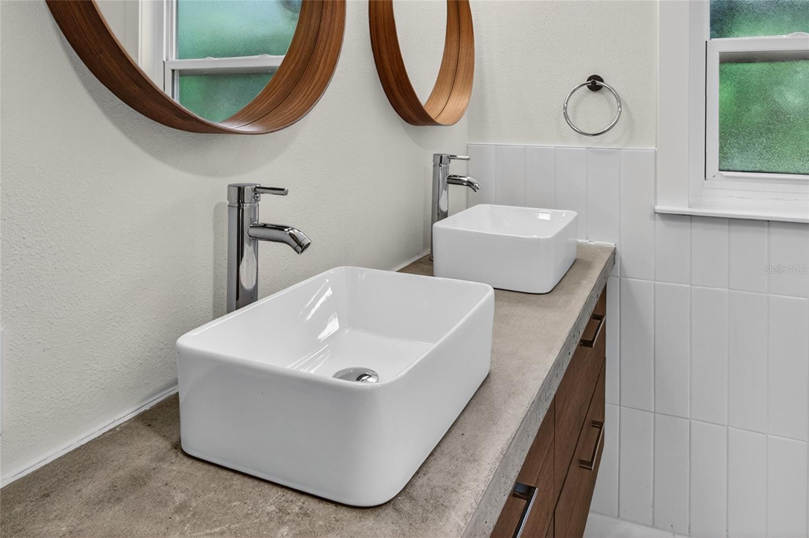 Image 23 of 62 For 719 Nelson Street