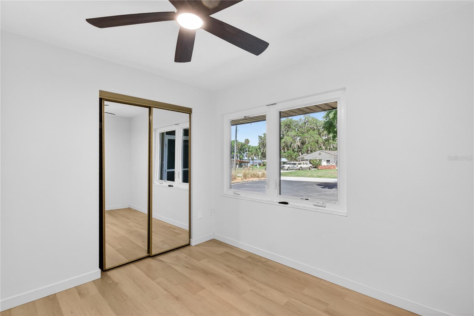 Image 25 of 62 For 719 Nelson Street